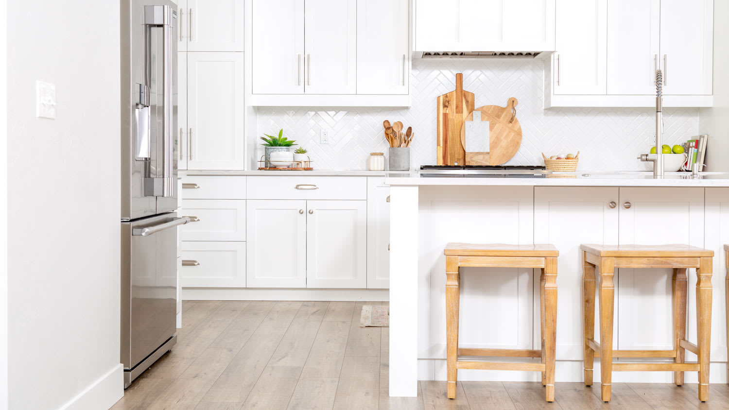 A beautiful modern farmhouse kitchen