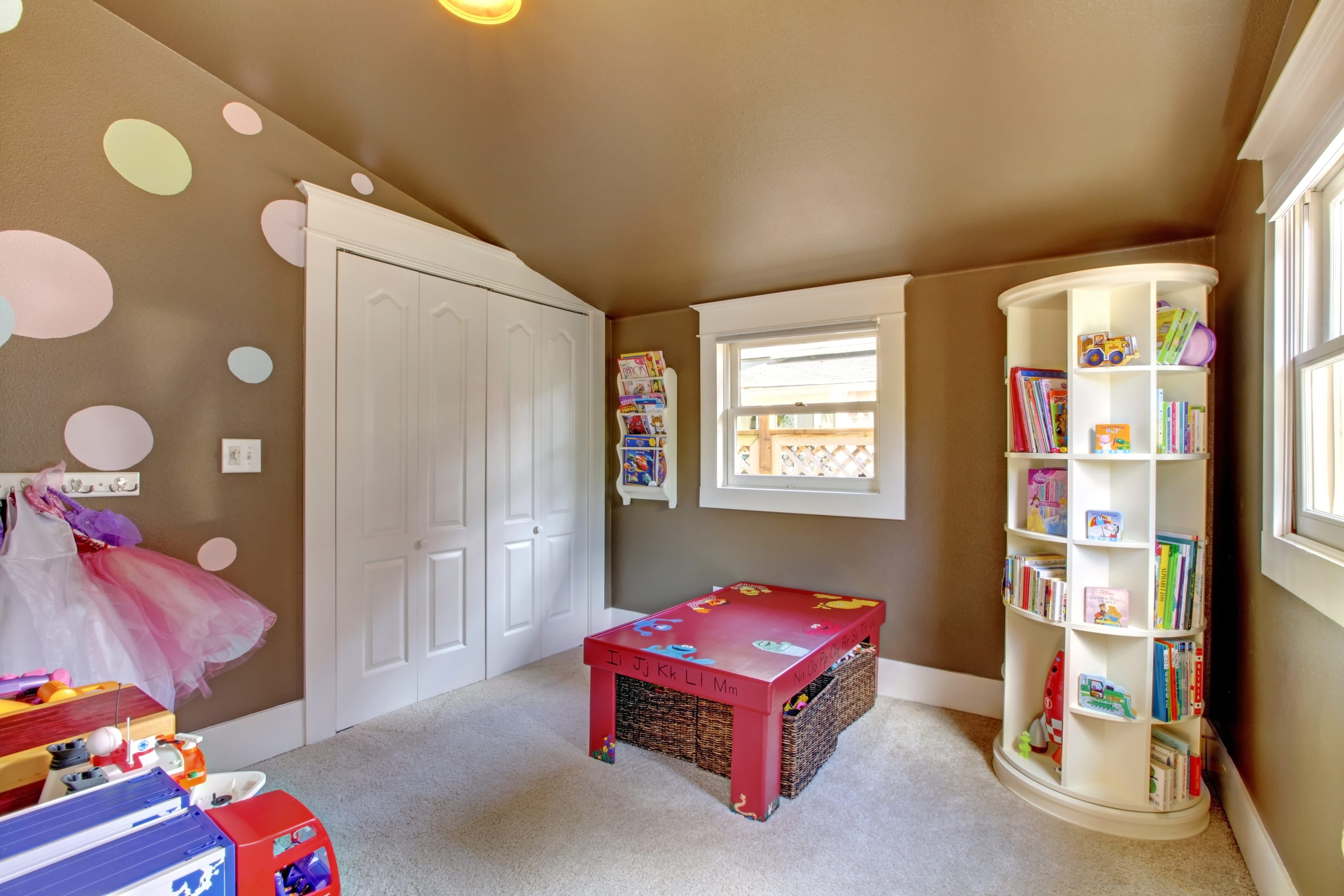 Revolving bookshelf in child’s room
