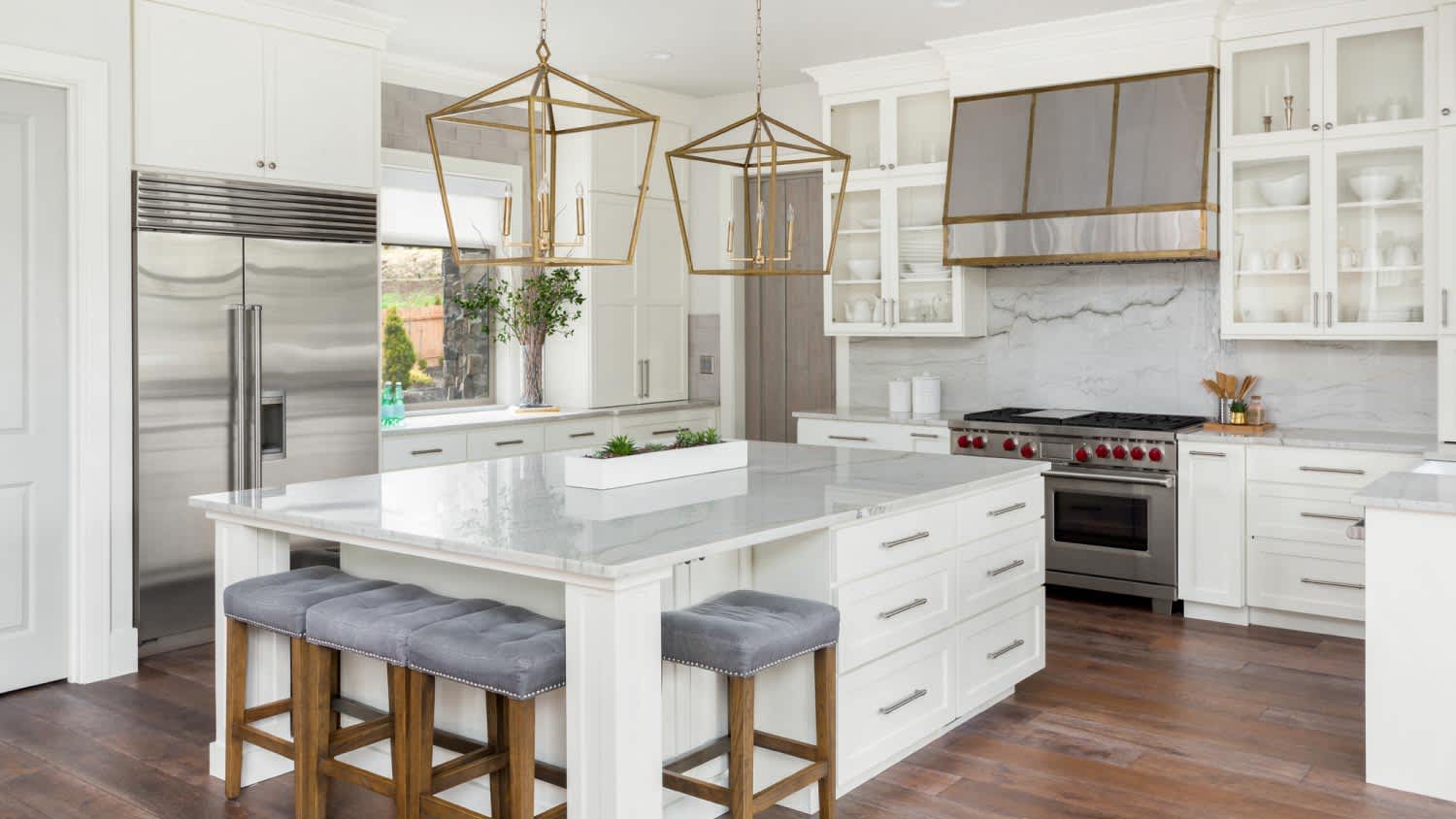 A kitchen in new luxury home