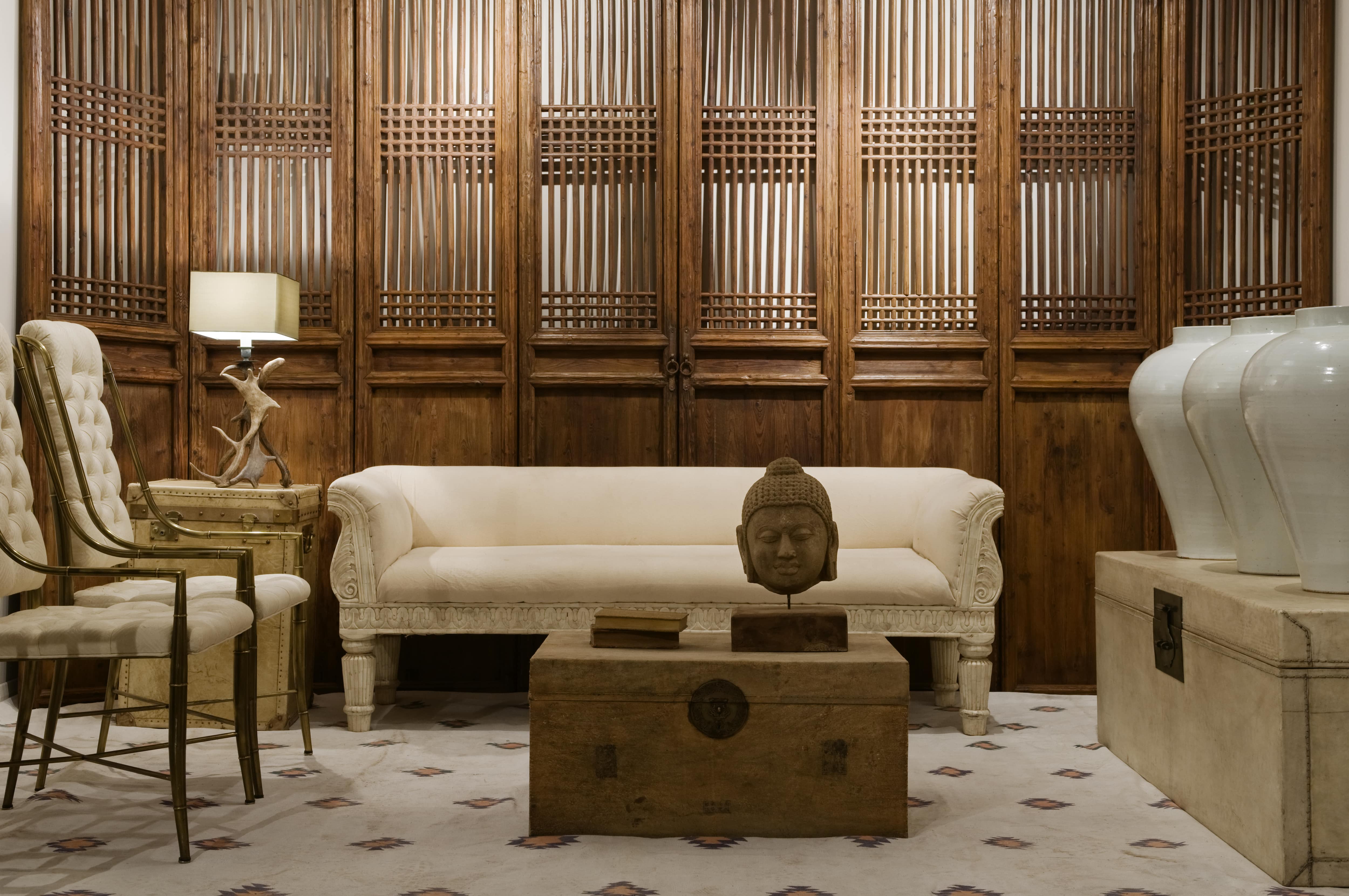 Room with wood lattice screen wall panel in Guinevere Antiques in London