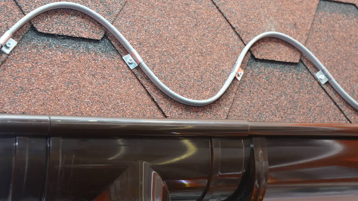 Roofing heating cable