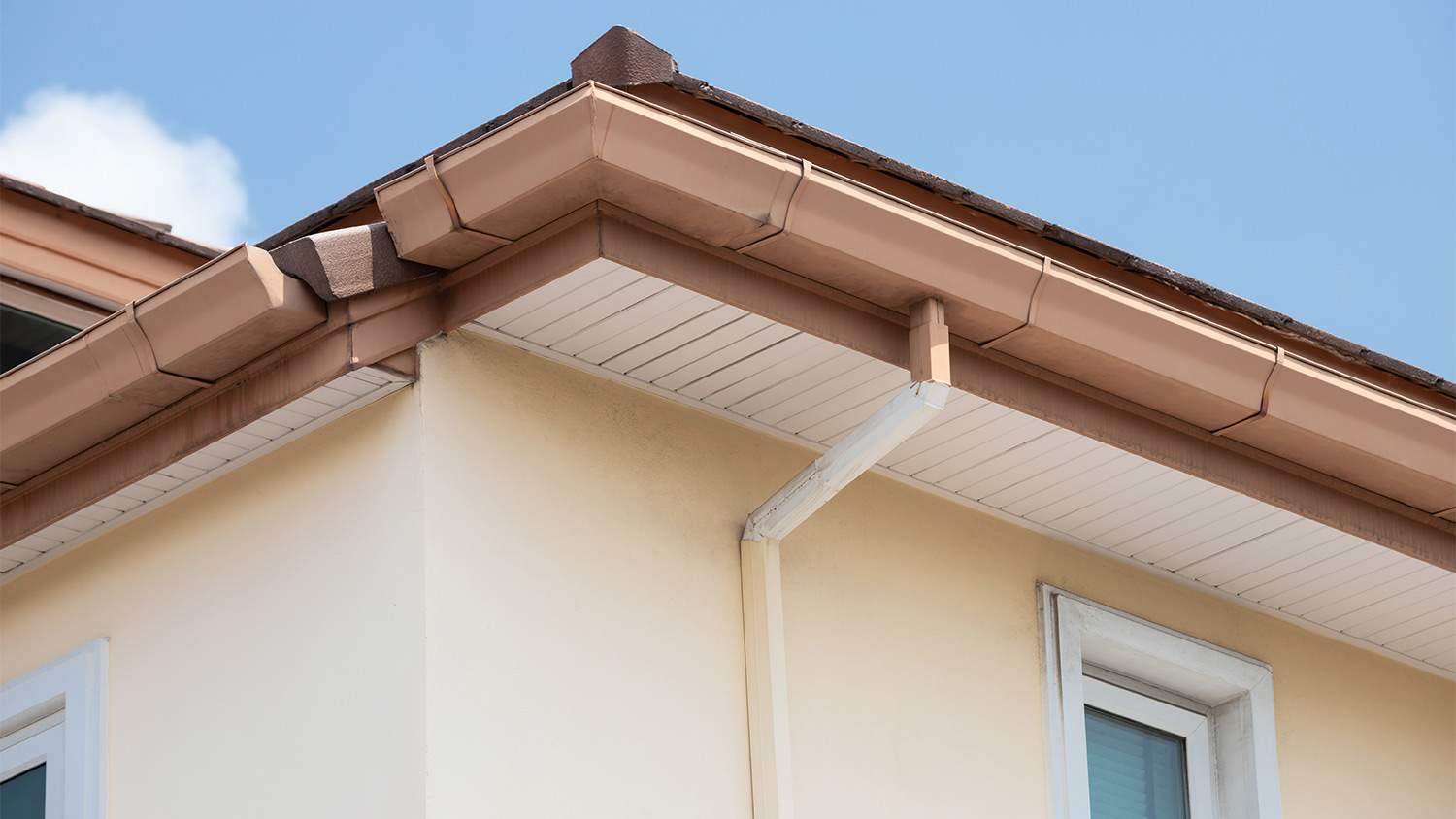 Corner house gutters