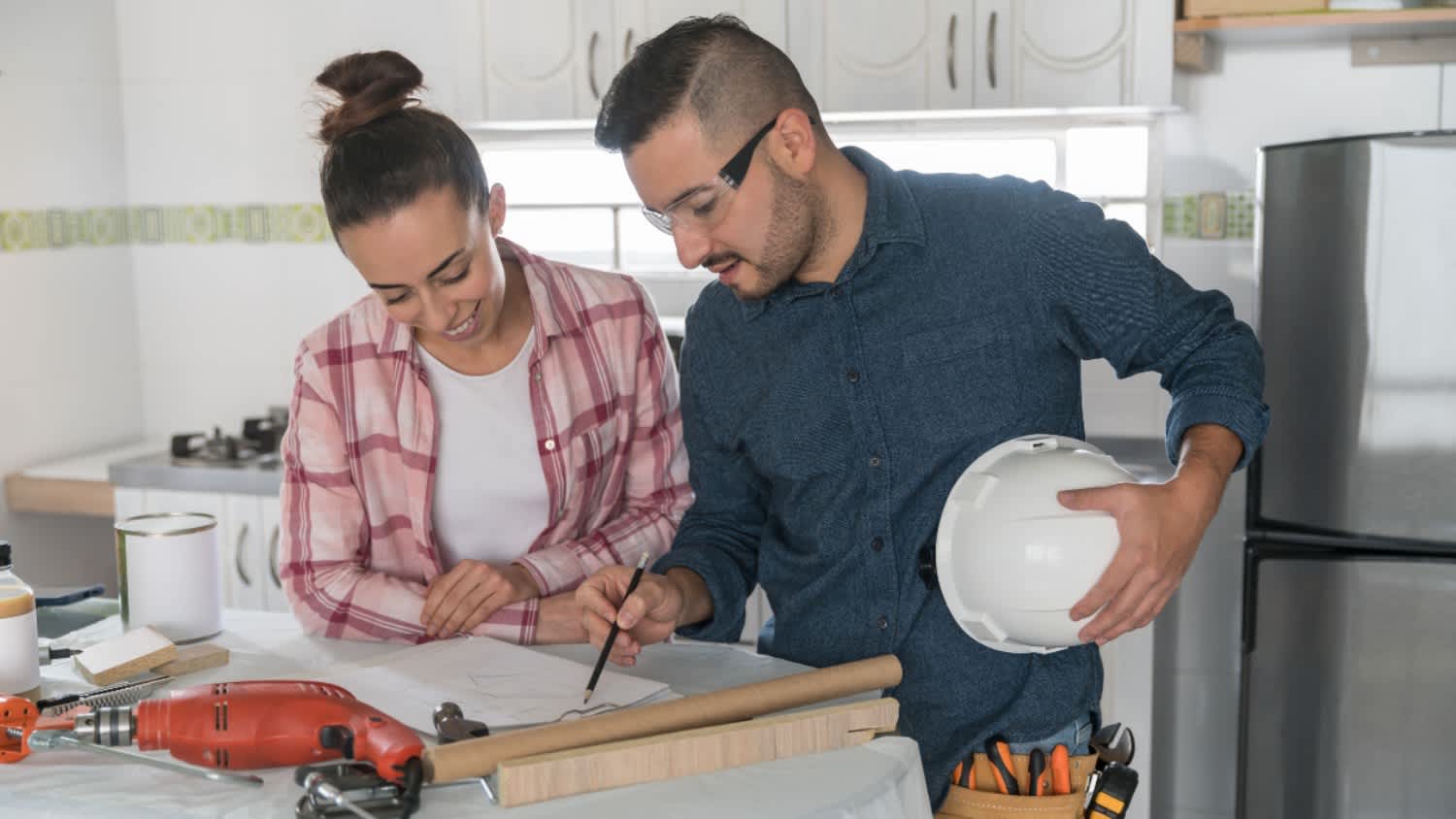 contractor talking to a woman at home about a house project