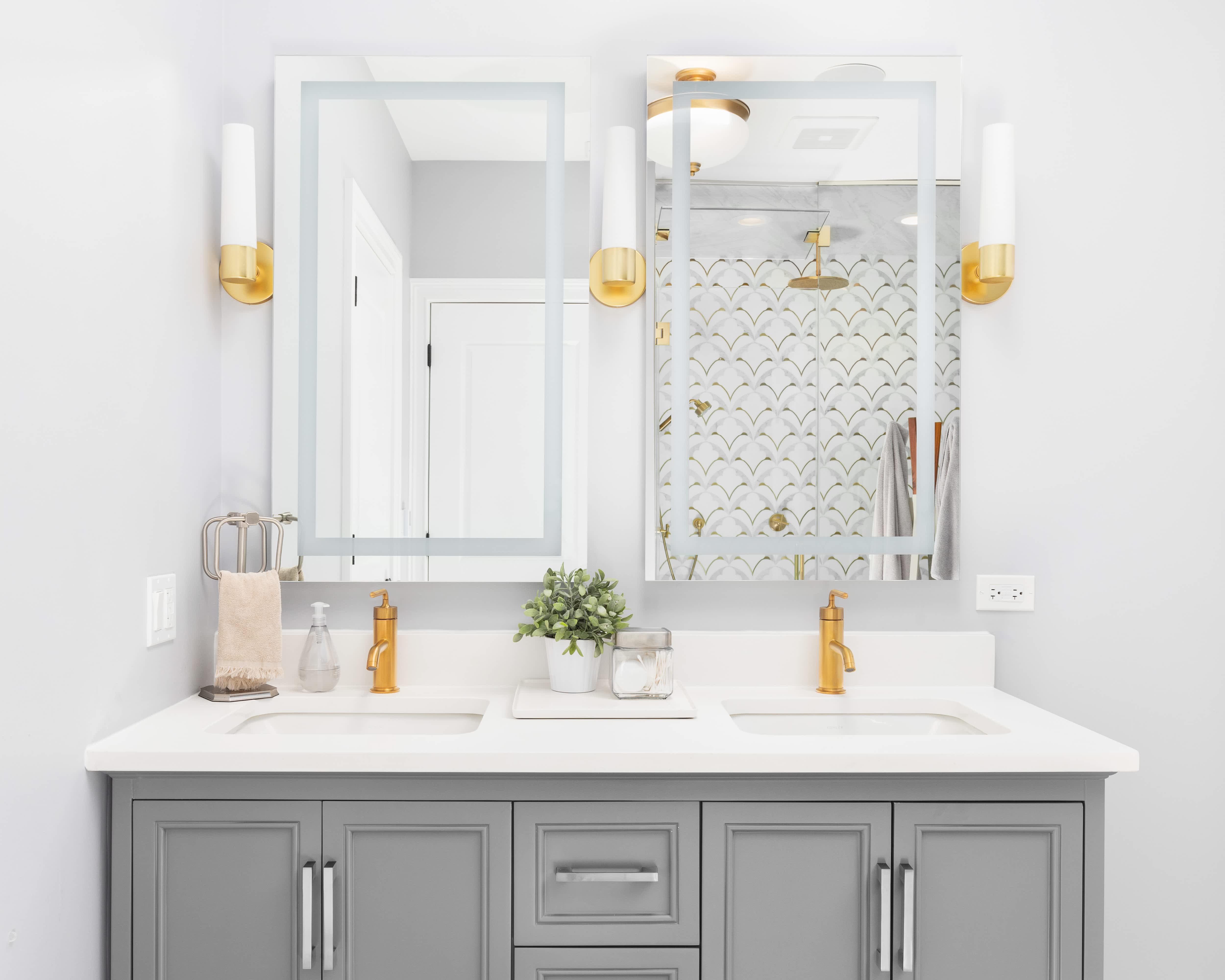 Double rectangular mirrors with frosted glass border