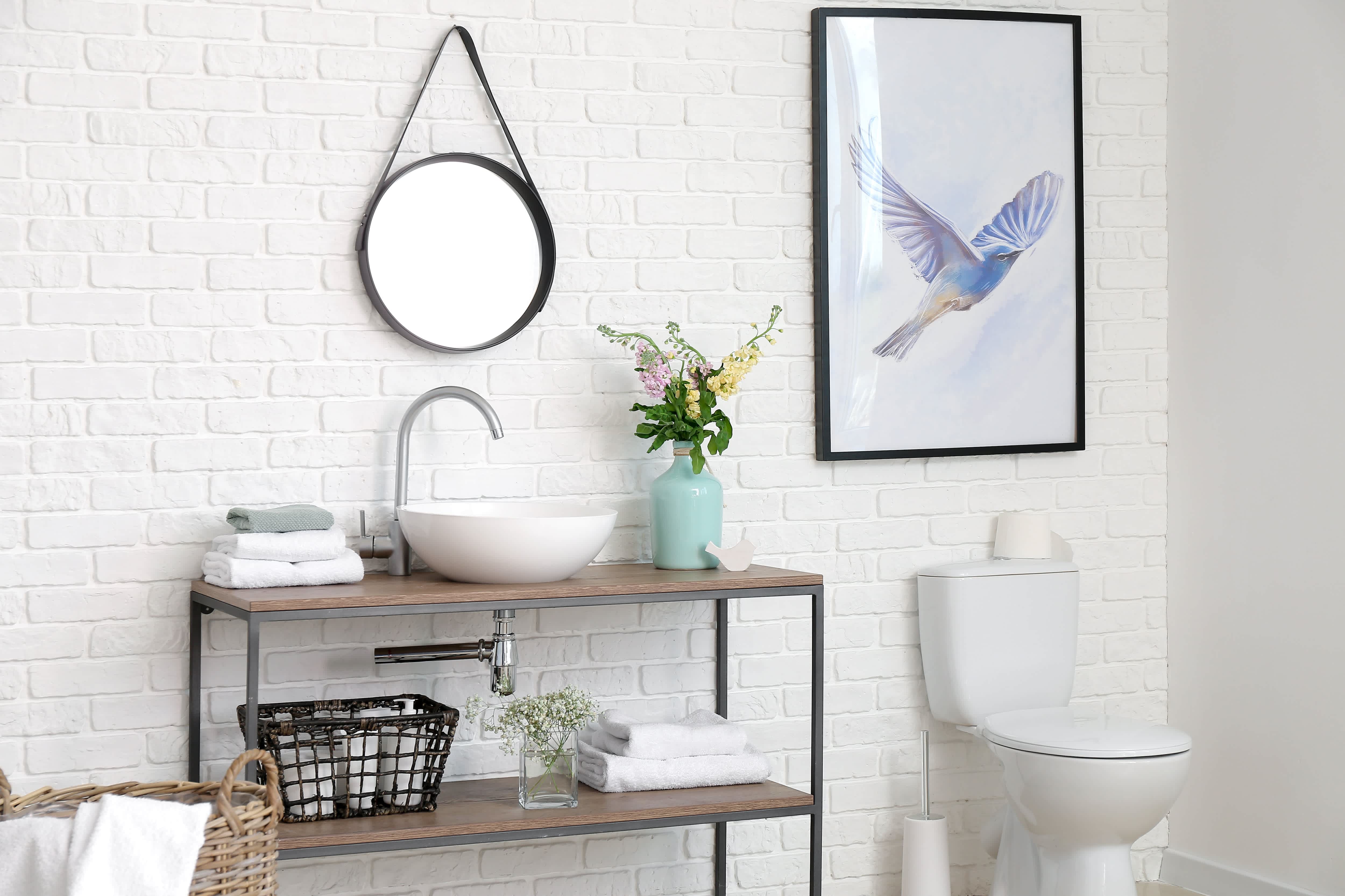 Hanging captain’s mirror in modern bathroom
