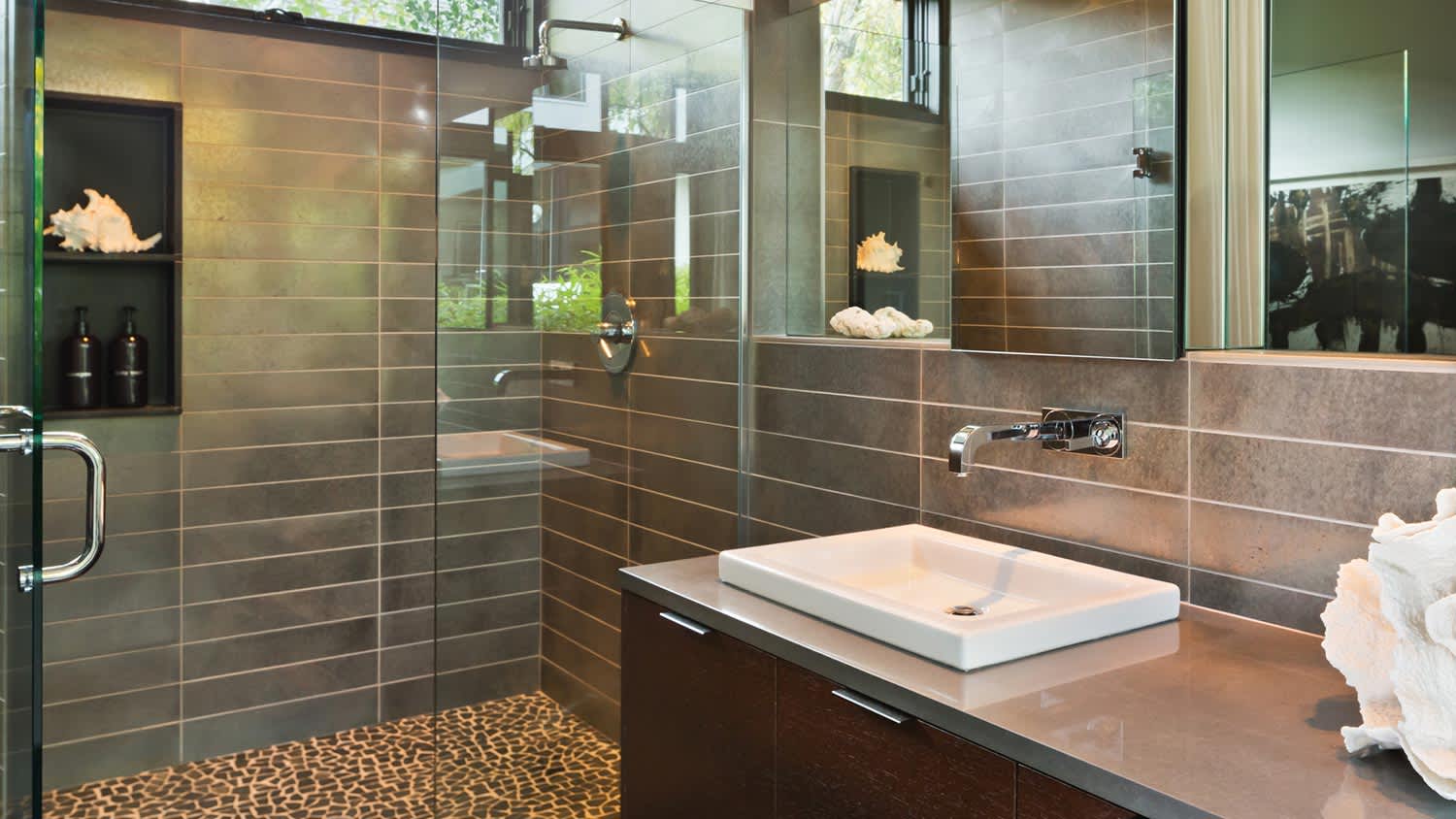 Metallic wall tile in modern style bathroom