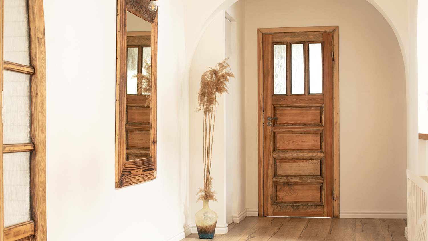 A boho entrance with a retro mirror