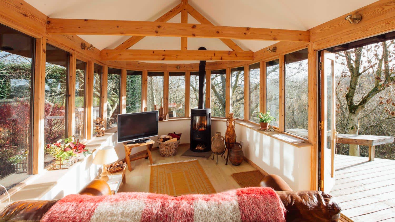 A log cabin living room