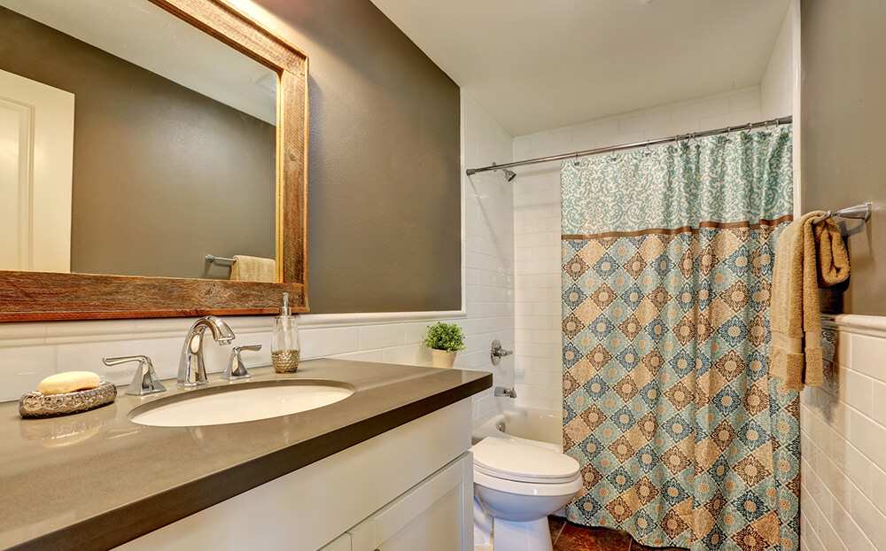 Modern small bathroom with large mirror