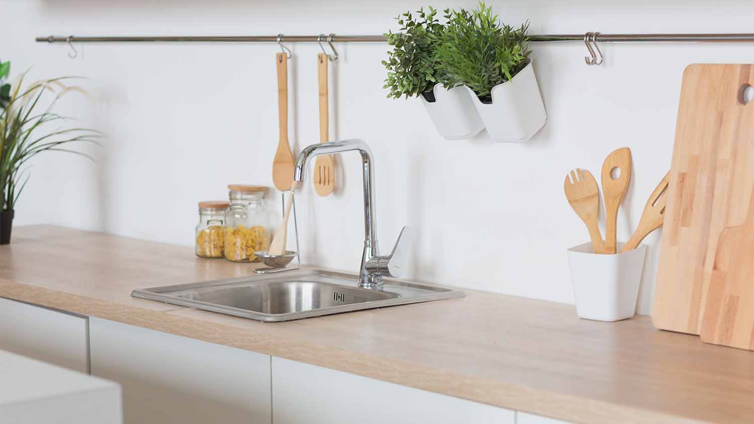 cluter-free kitchen counter