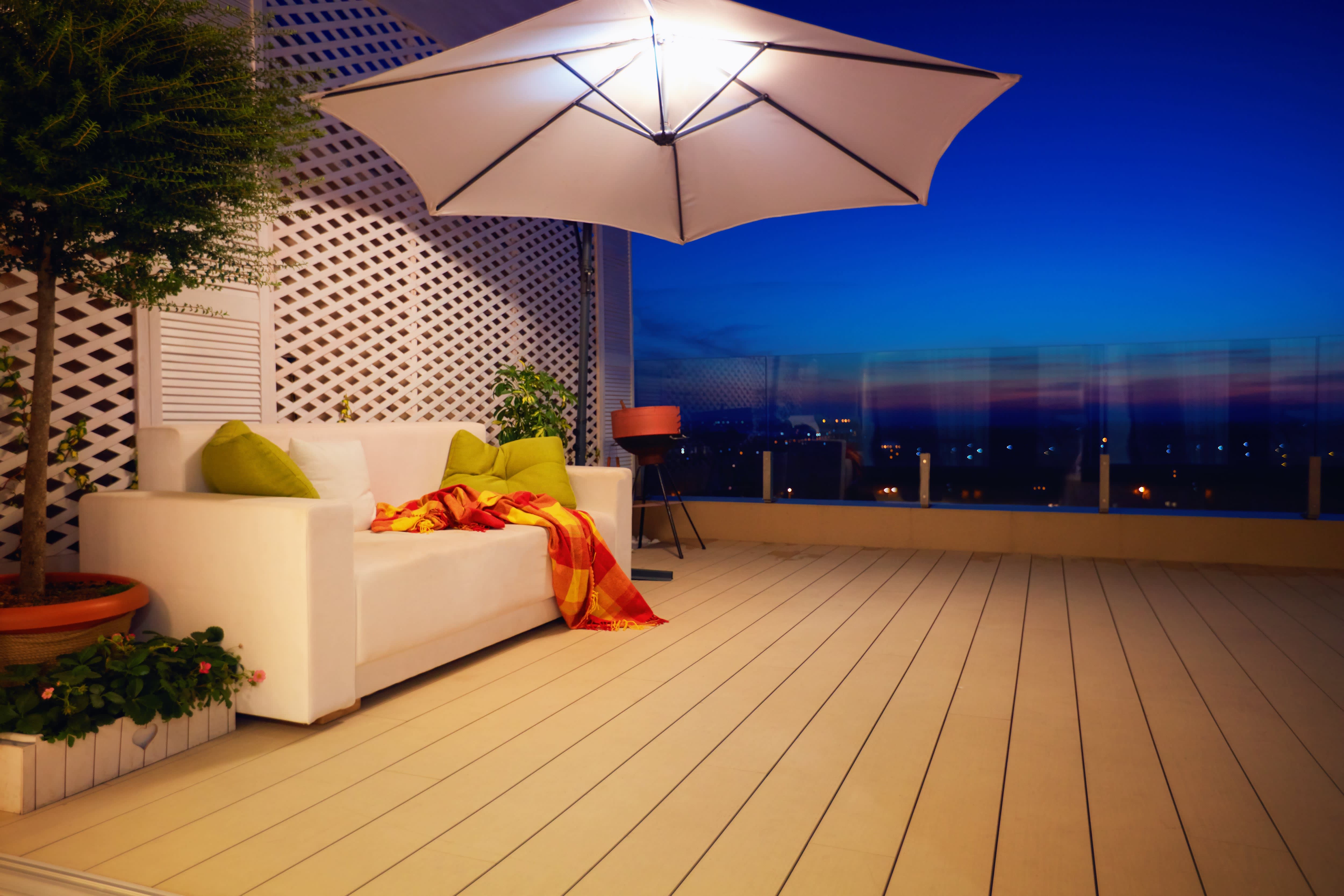 Illuminated patio umbrella