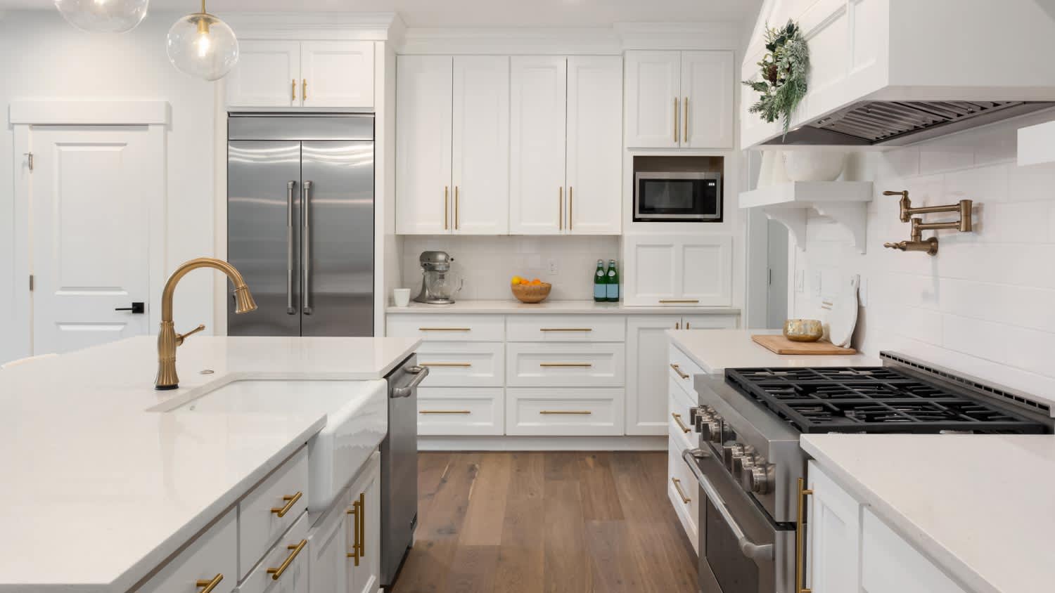 A beautiful kitchen in new luxury home
