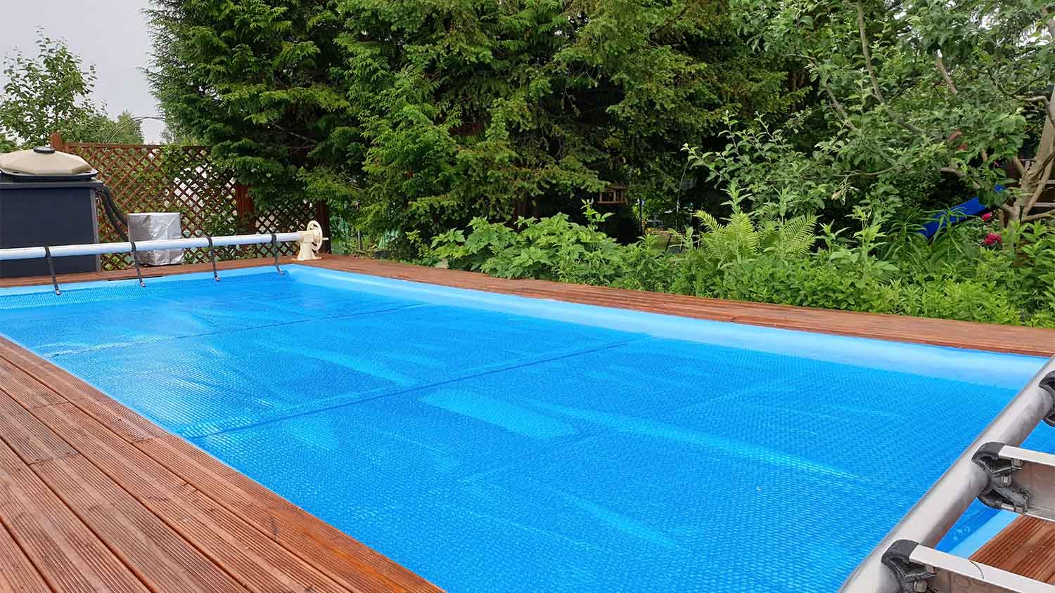Solid vinyl pool cover