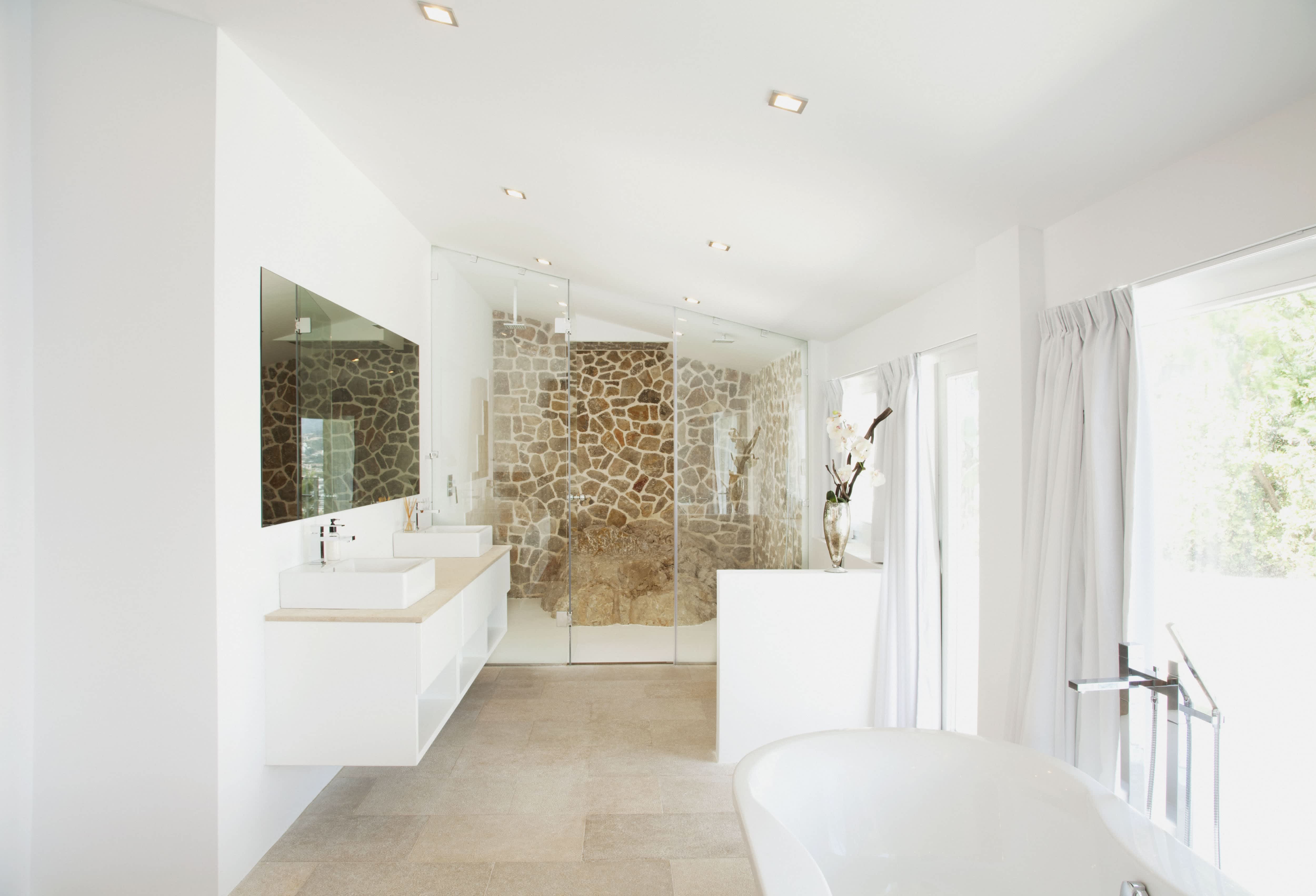 Pony wall in modern bathroom