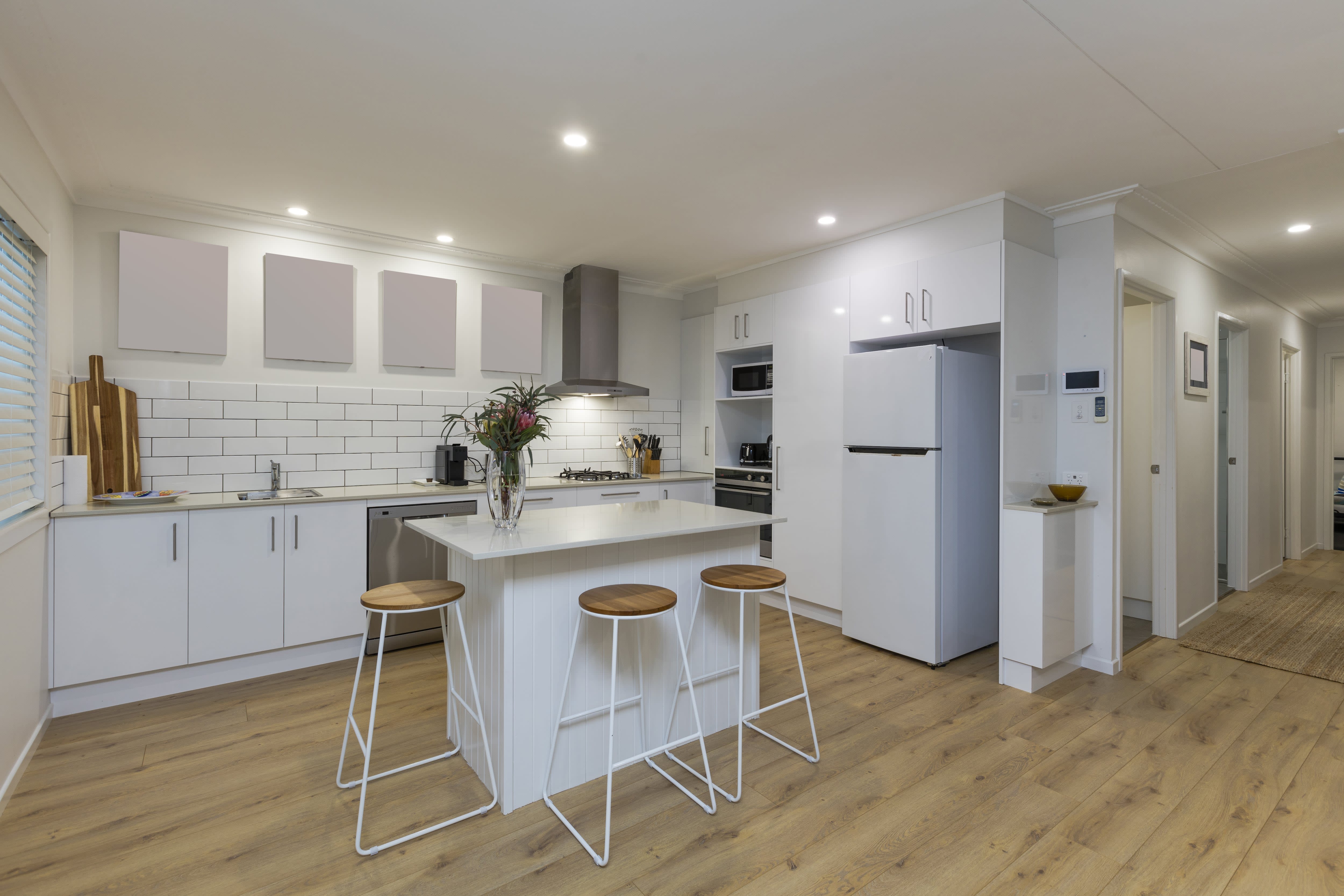 Pony wall separating kitchen