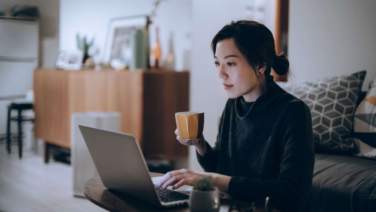 A property manager handling money transactions through her laptop