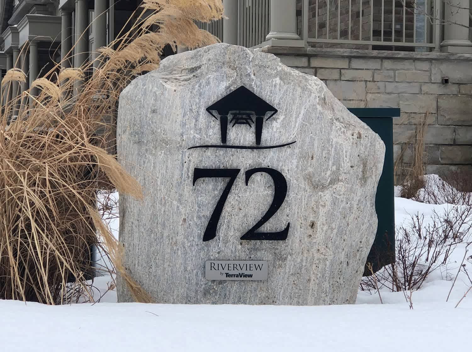 An elegant address rock