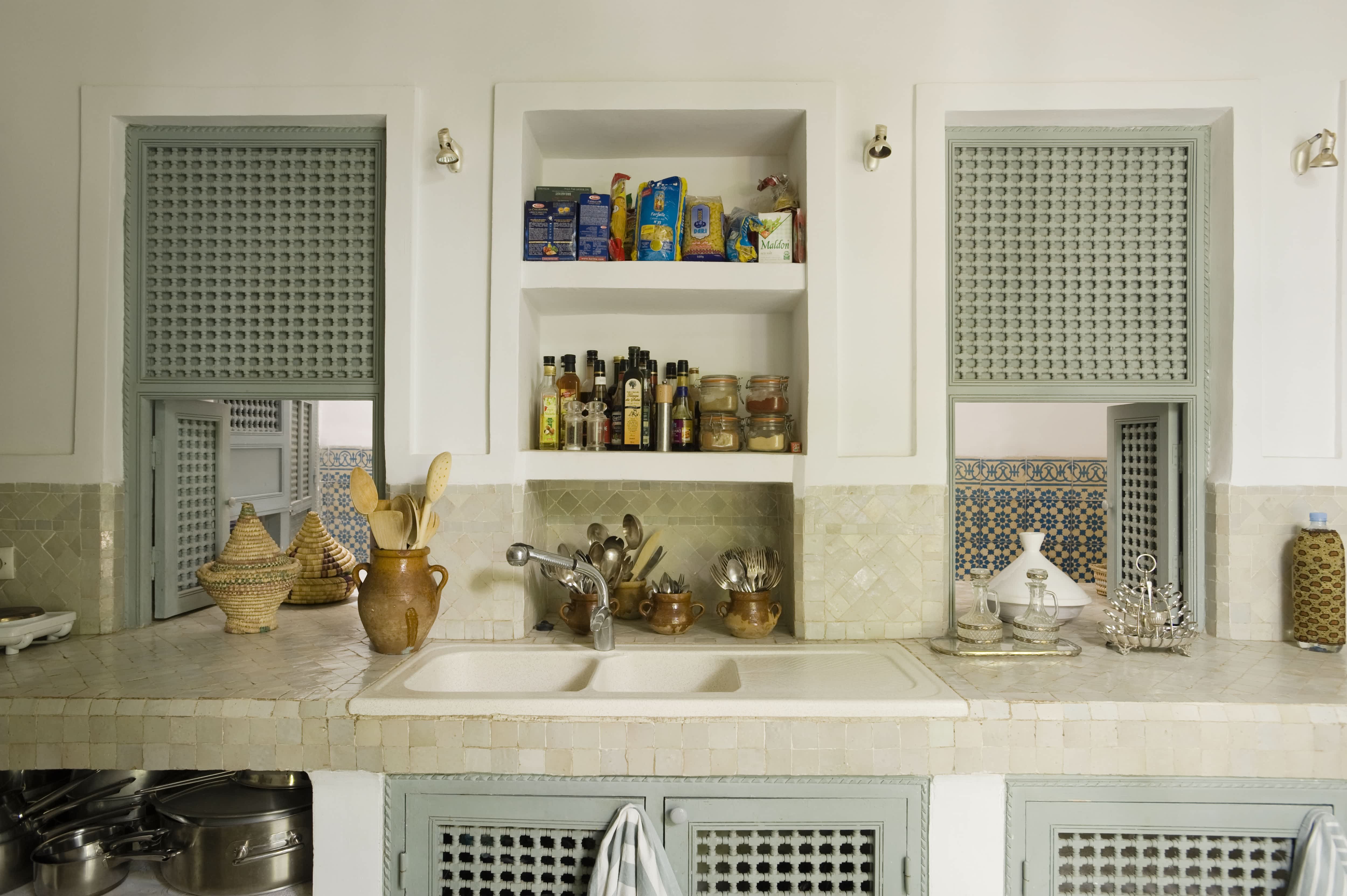 Built-in open shelves in cabinet