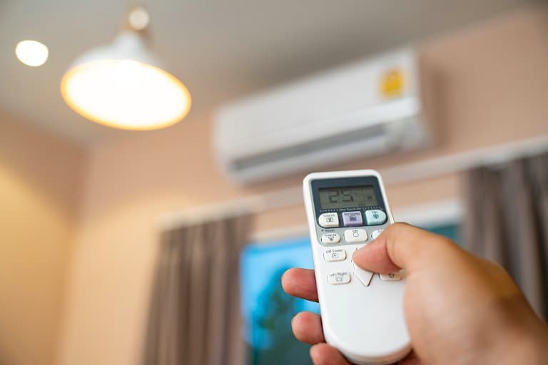 Air conditioner with remote control