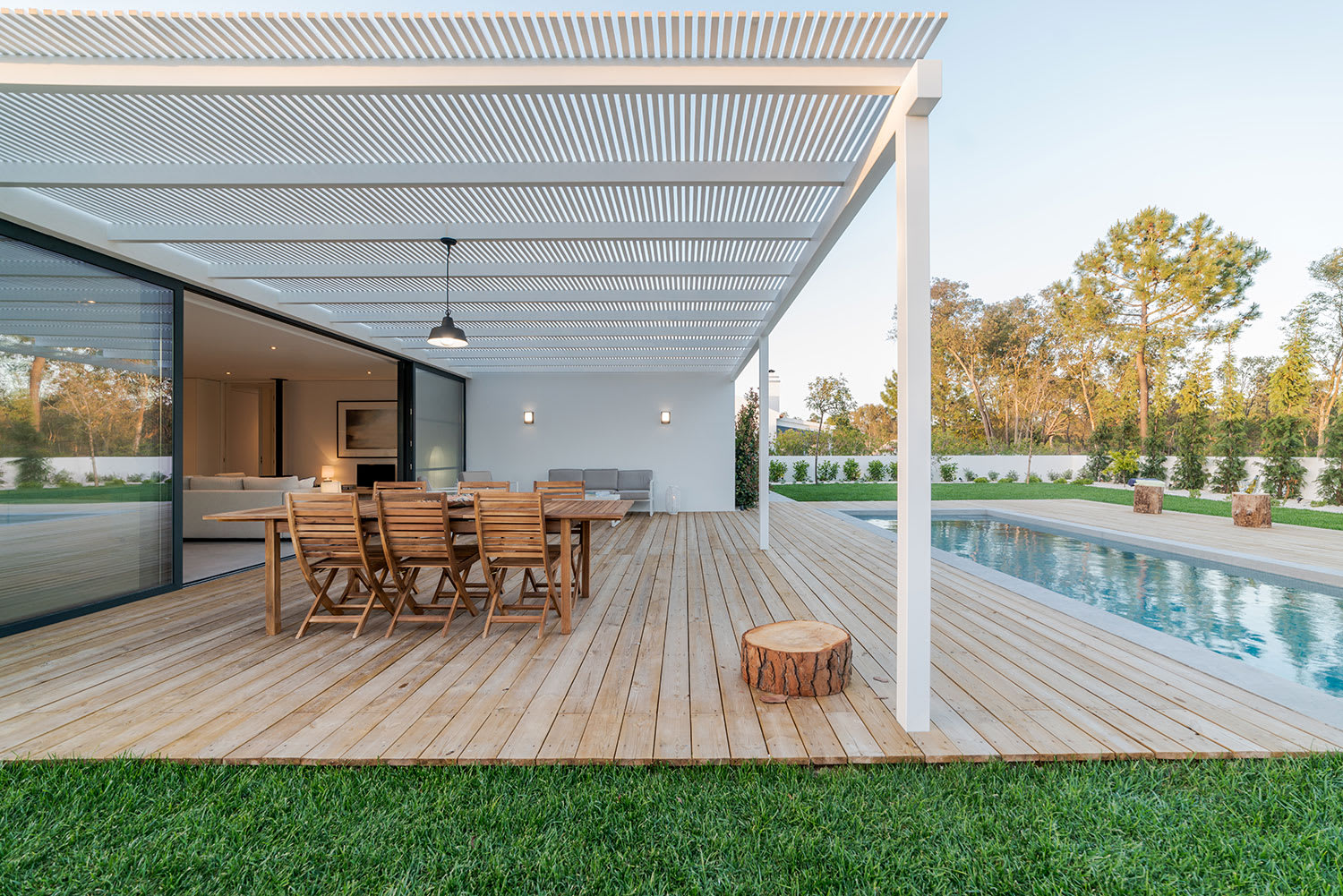 Modern home back patio with pool