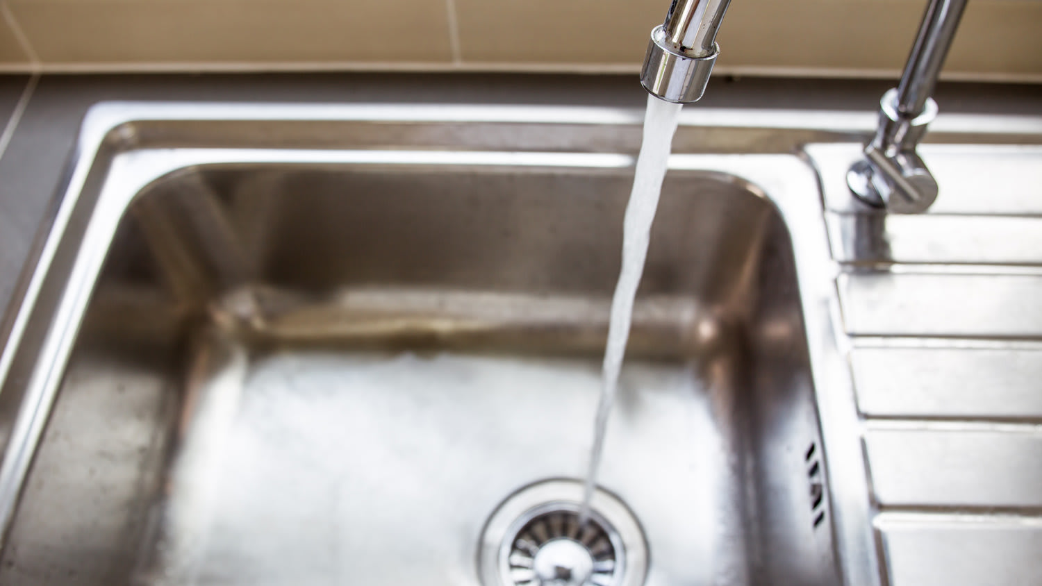A kitchen sink with running water