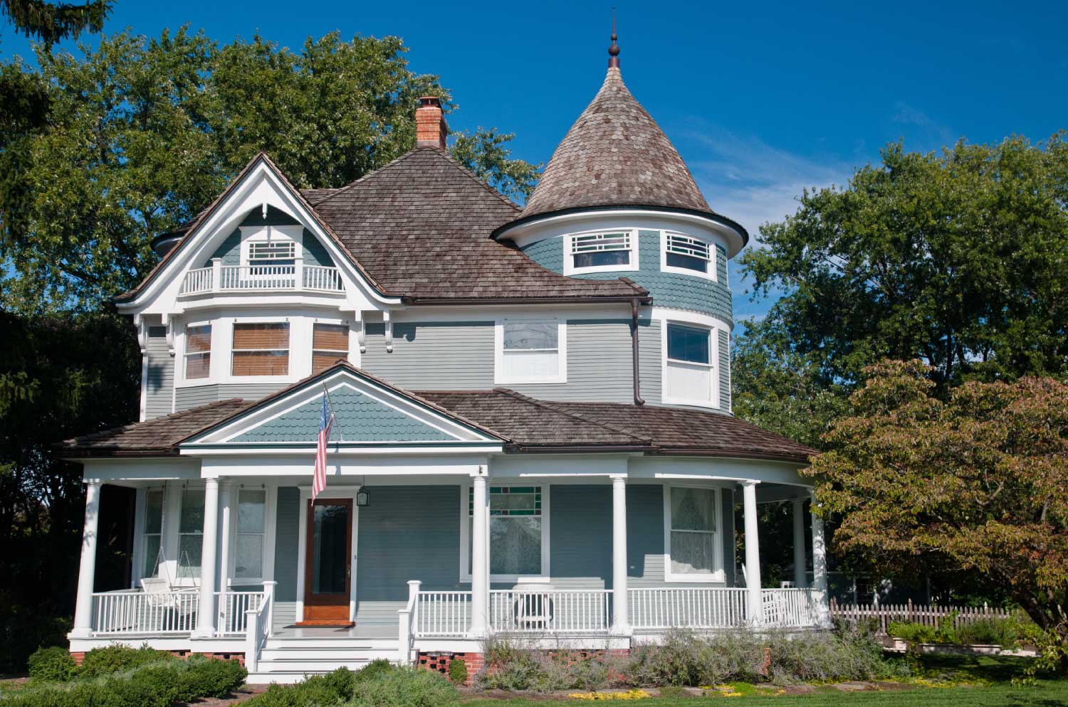 How Much Does It Cost to Build a Victorian House? [2026 Data] | Angi