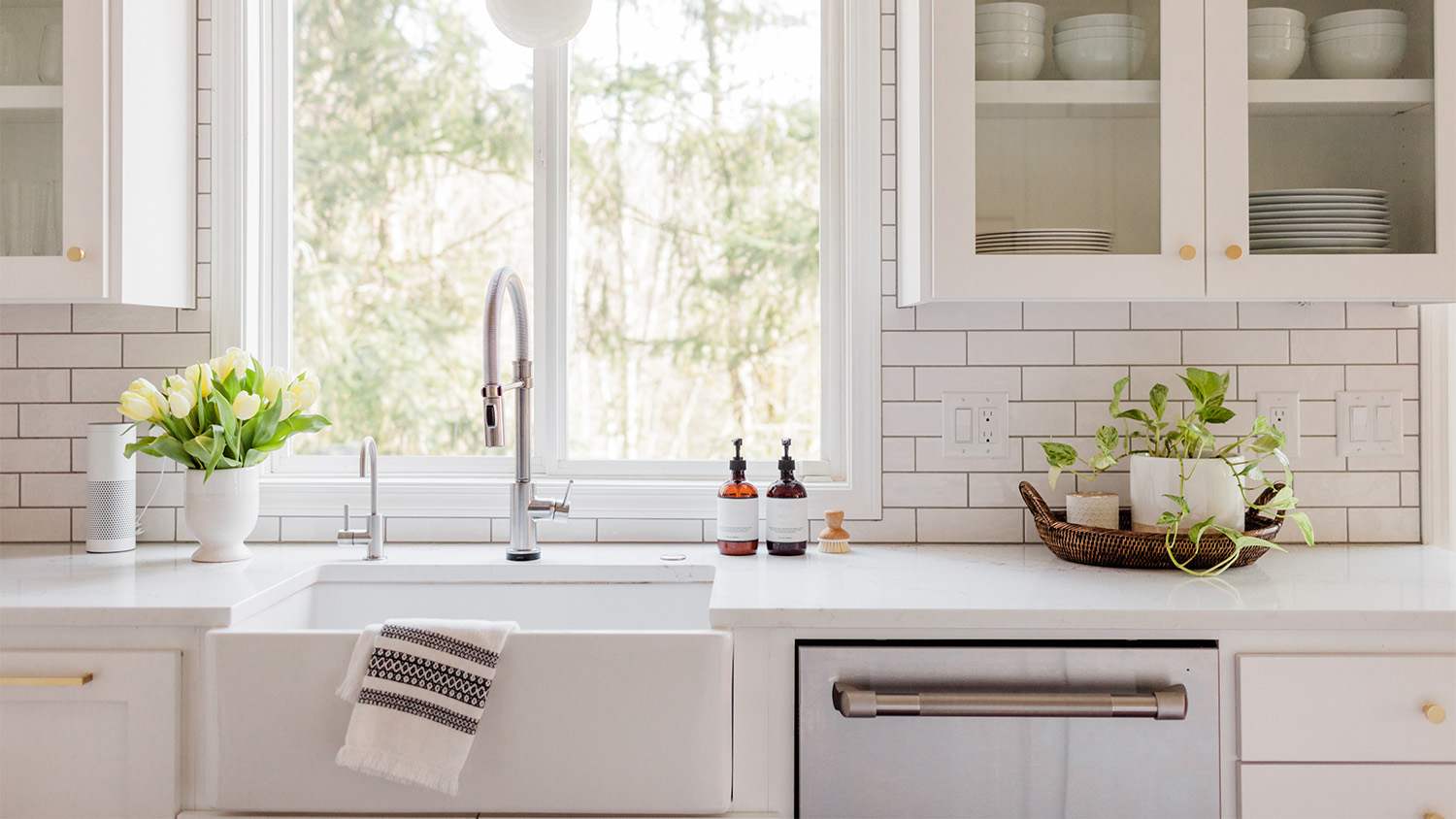 clean white contemporary kitchen