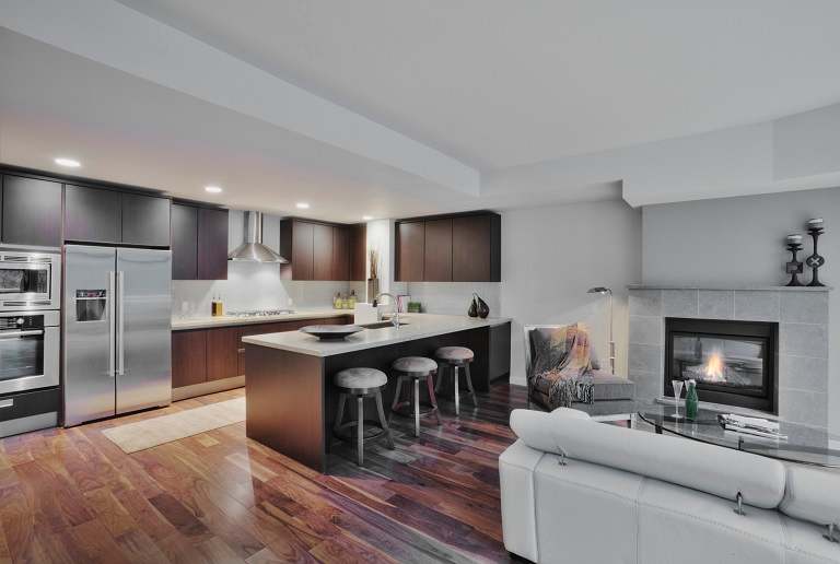 Engineered hardwood floor