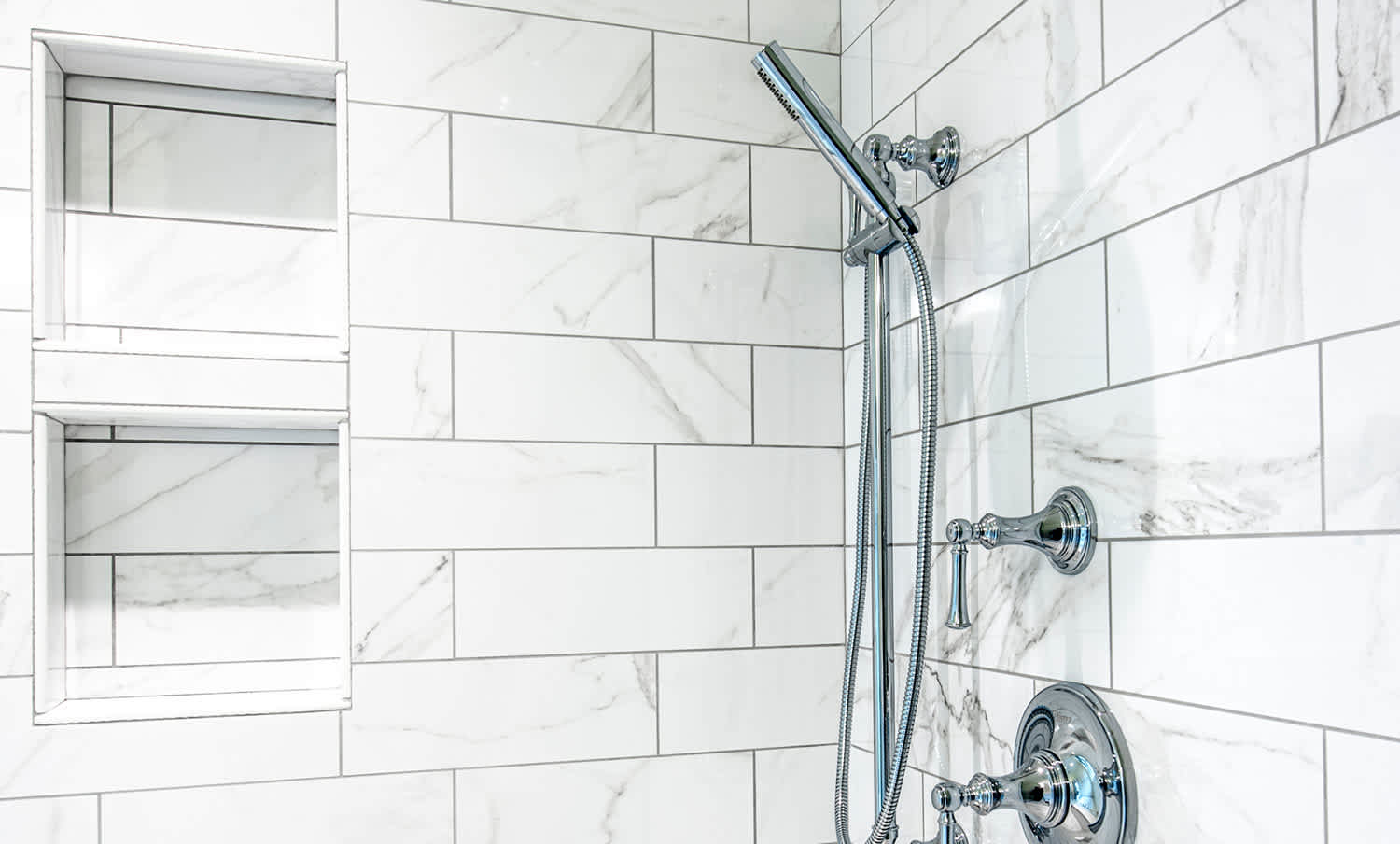 Marble shower with two empty niches