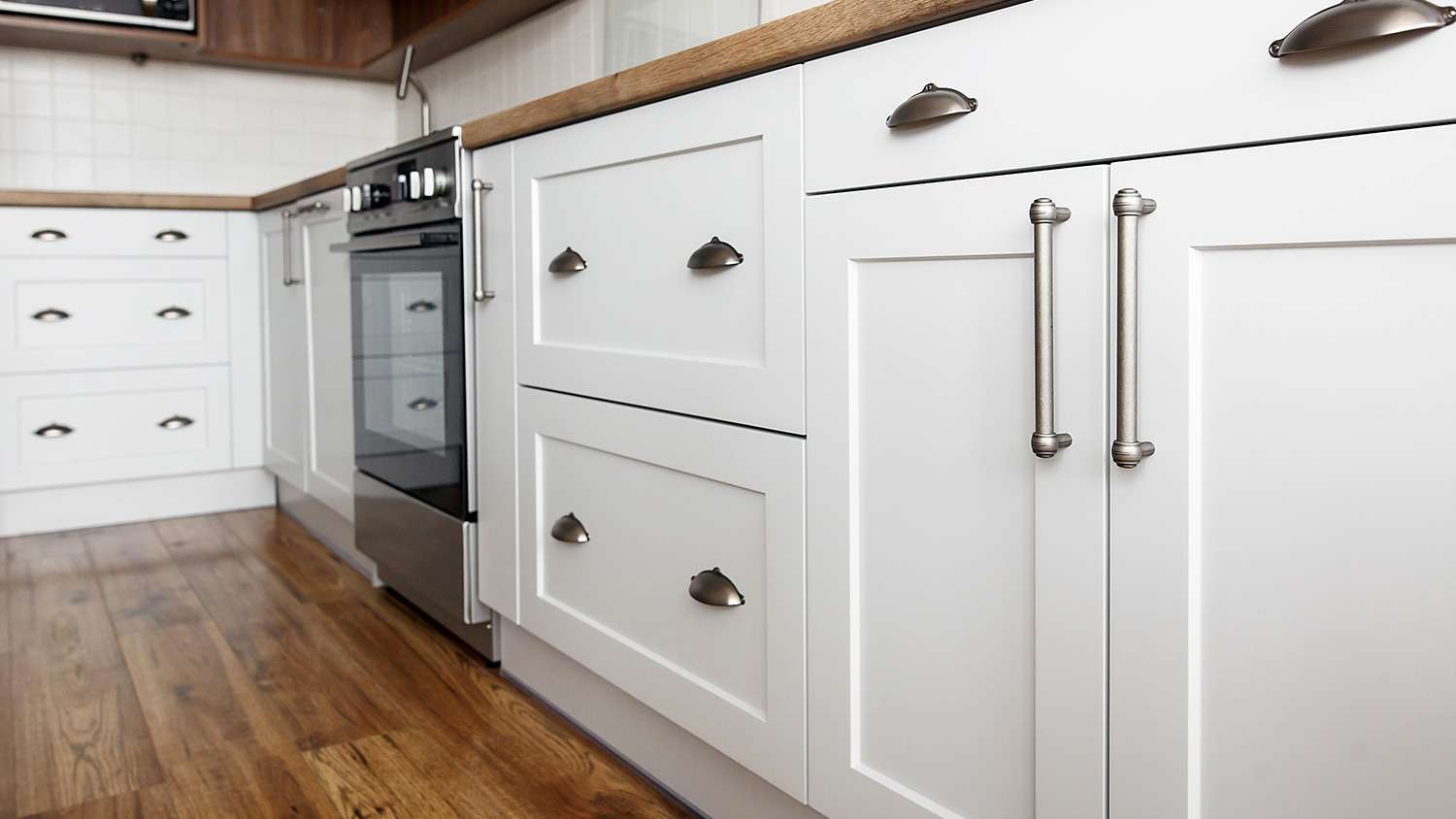 Cabinet doors and drawers in kitchen
