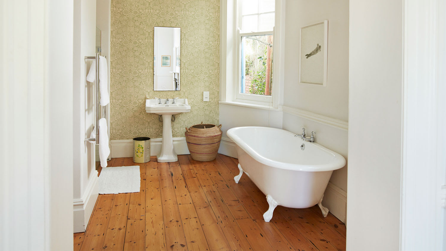bathroom with hardwood floor and bathtub