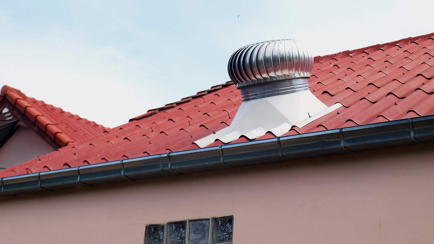 Roof exhaust ventilation on a house