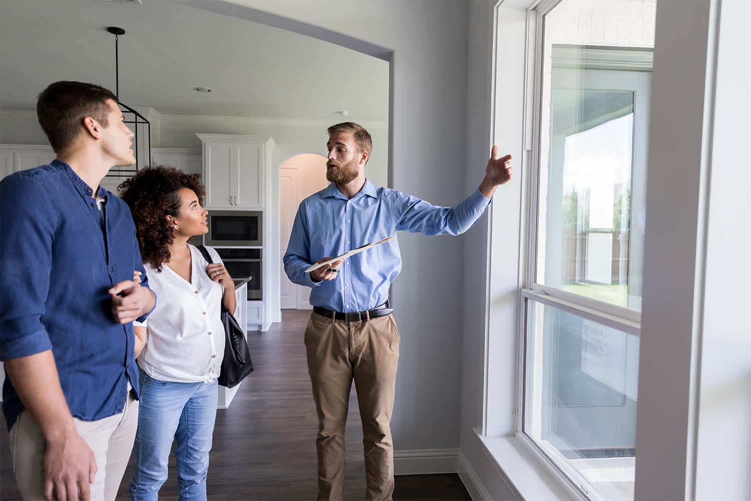 Inspector explaining findings to homeowners