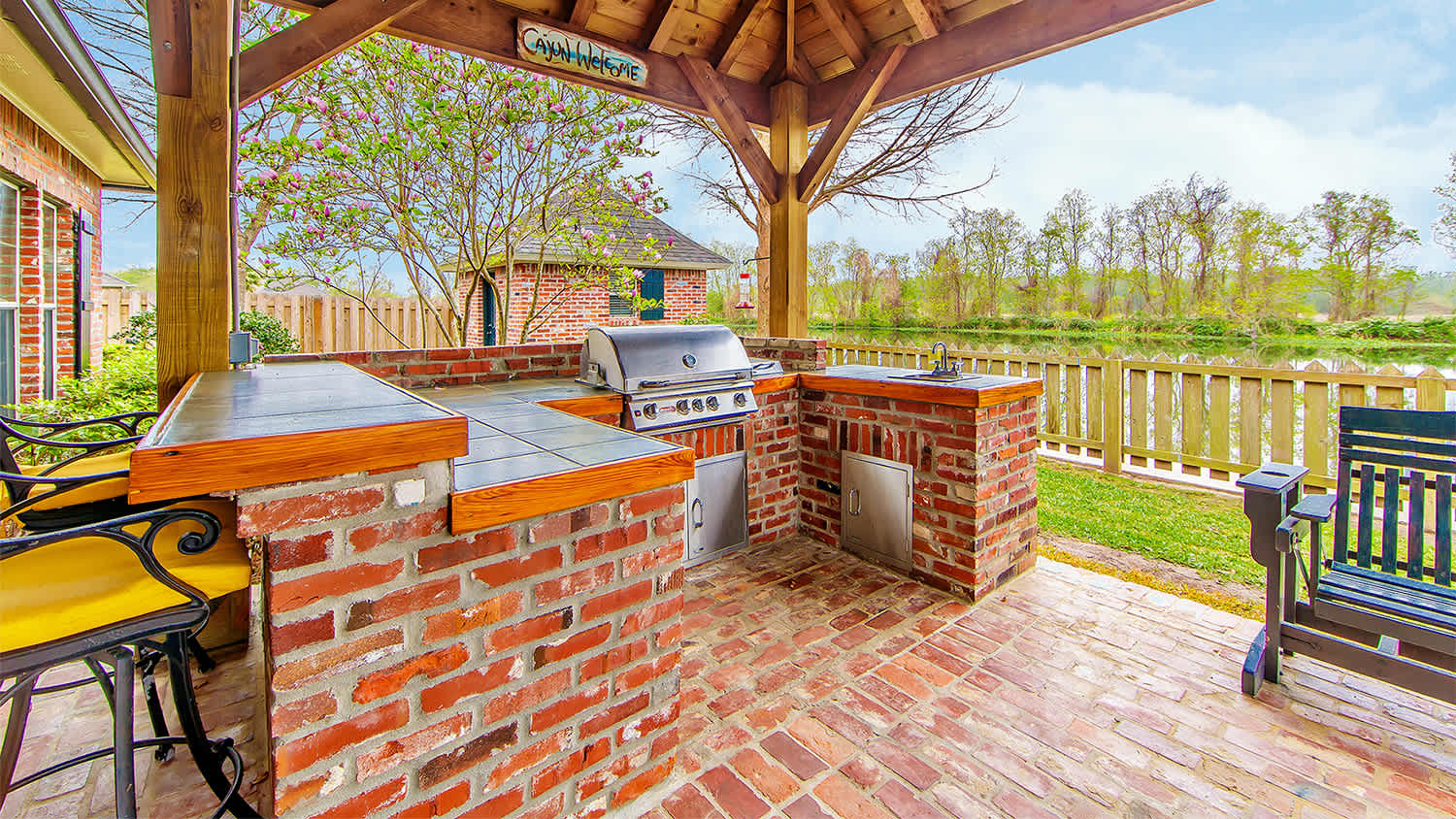 outdoor kitchen deck