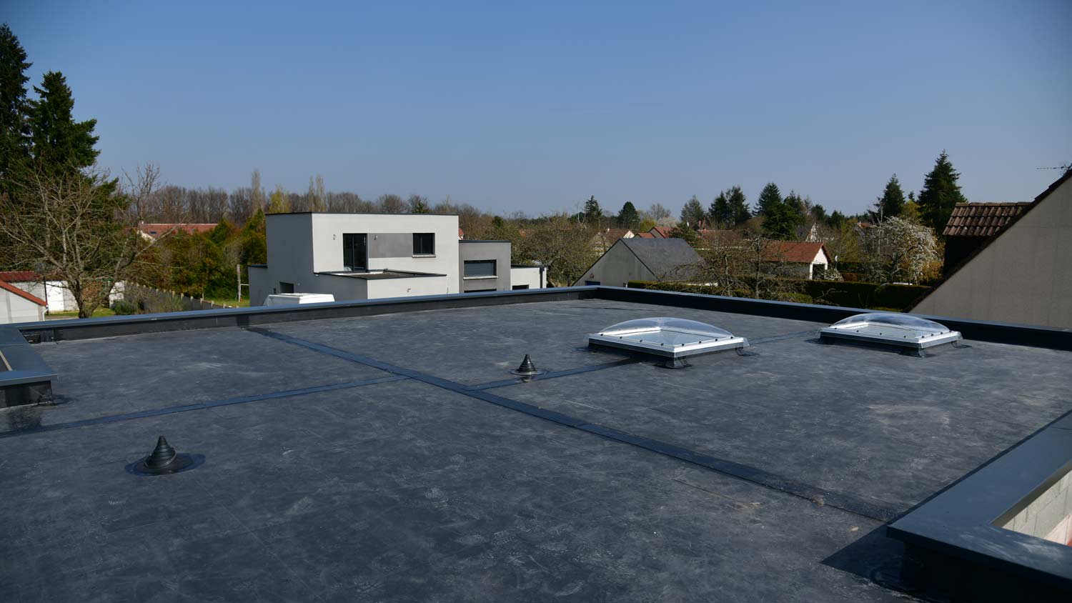 None house with epdm roof