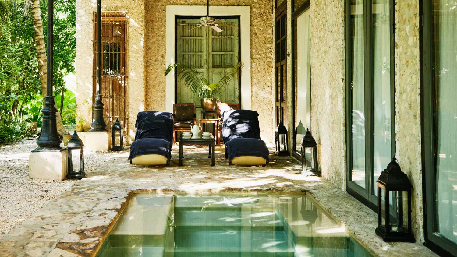 Outdoor sitting area with plunge pool