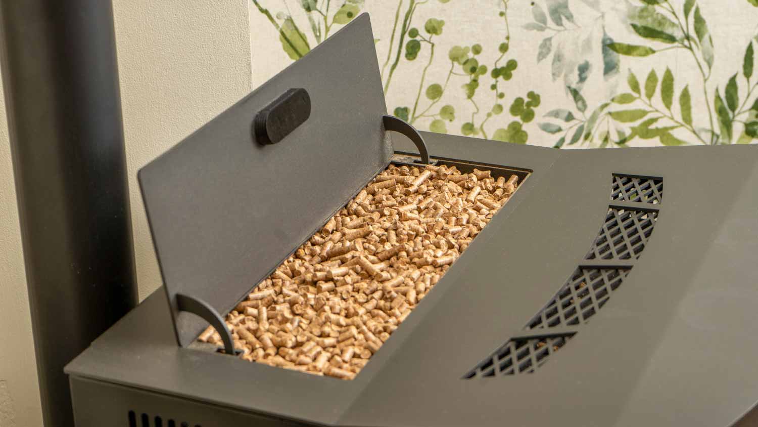 None Pellet stove with a full hopper