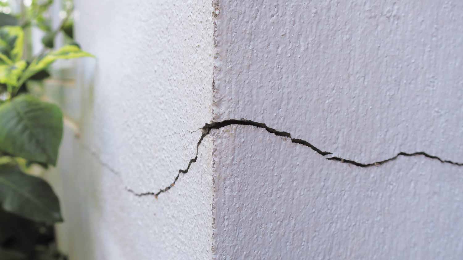 Cracked concrete building wall