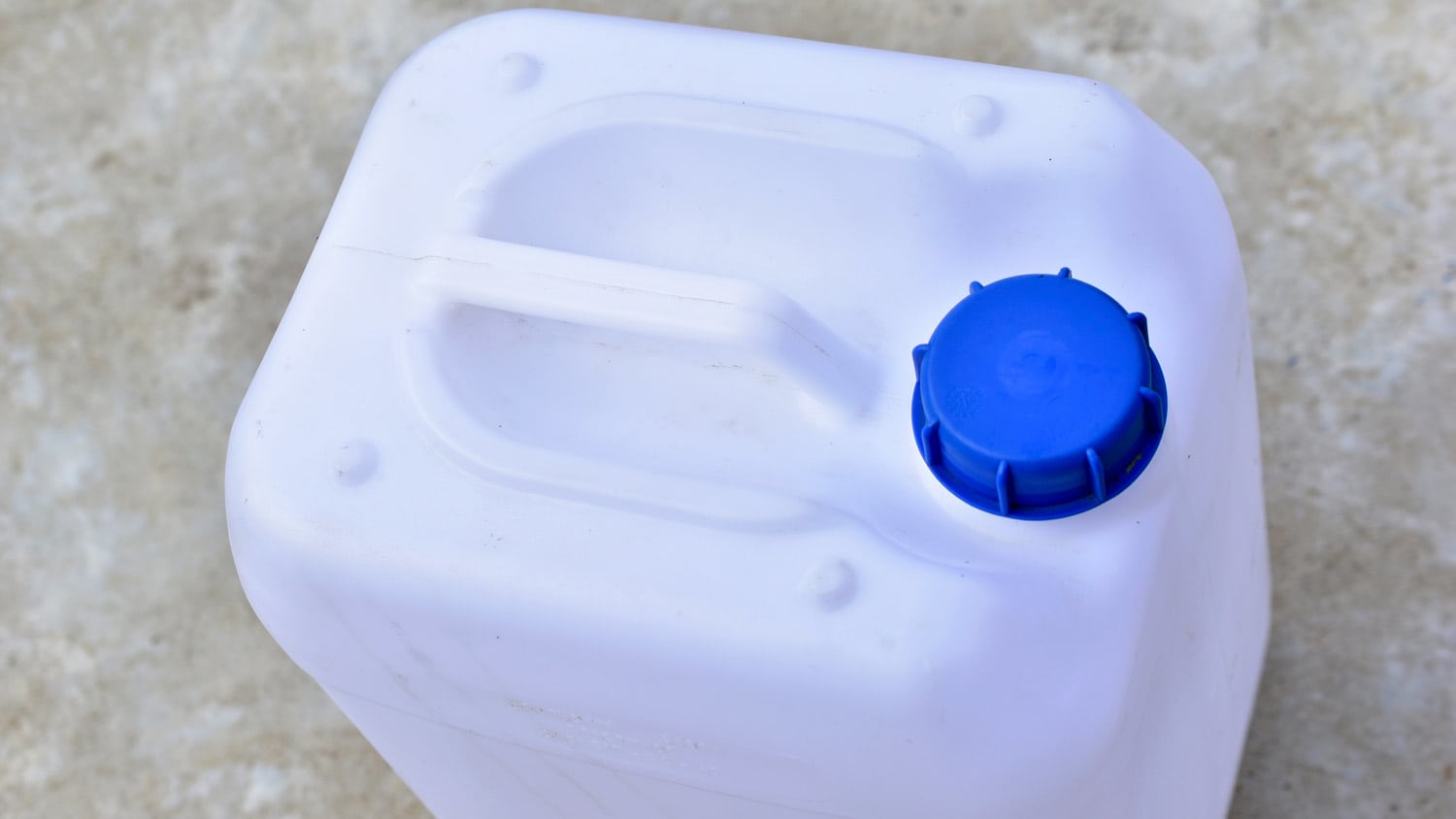 None clean container of mineral spirits