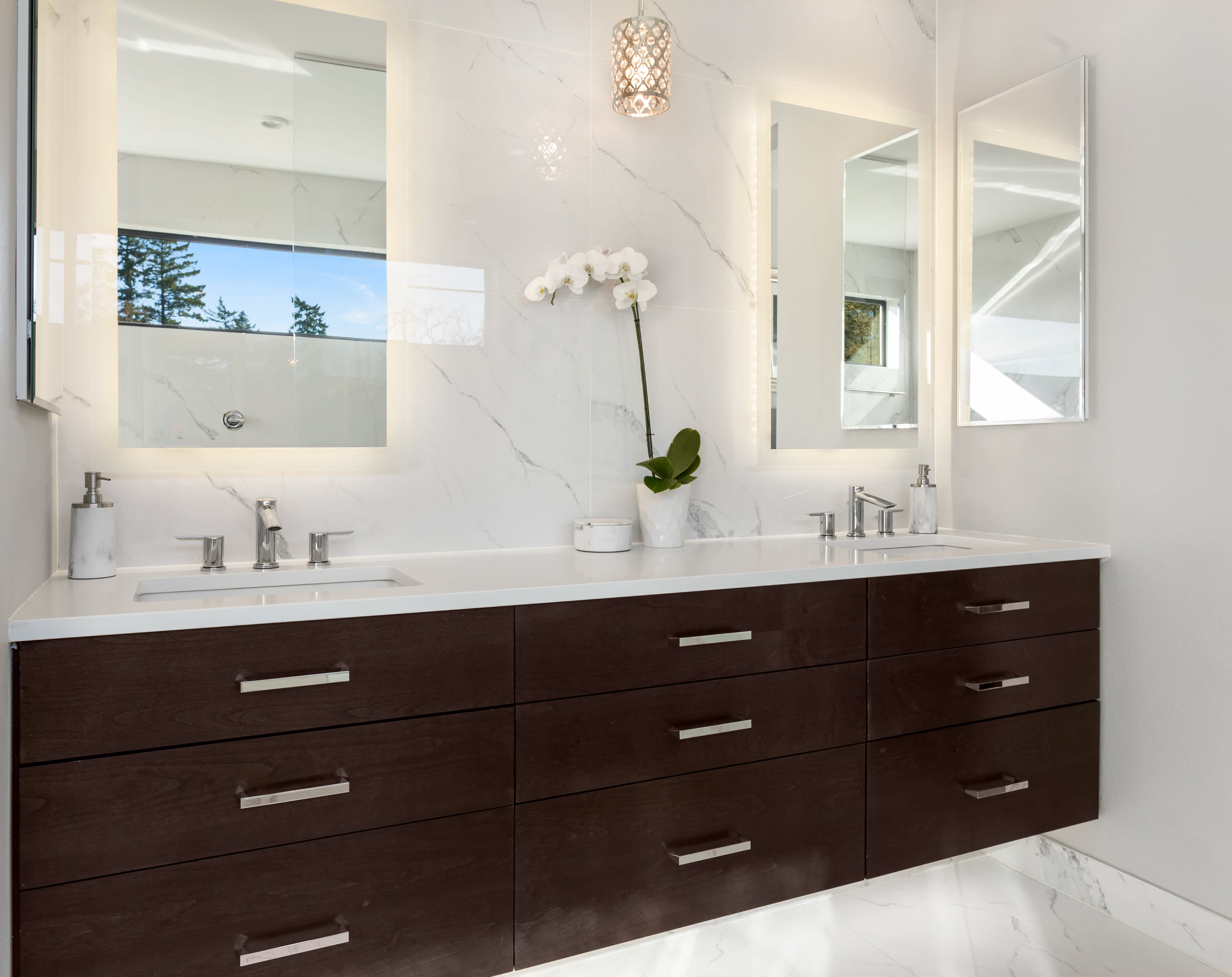 Double vanity in large modern bathroom