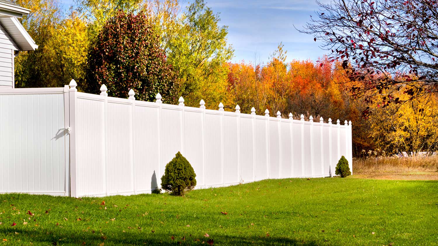 New vinyl yard fence
