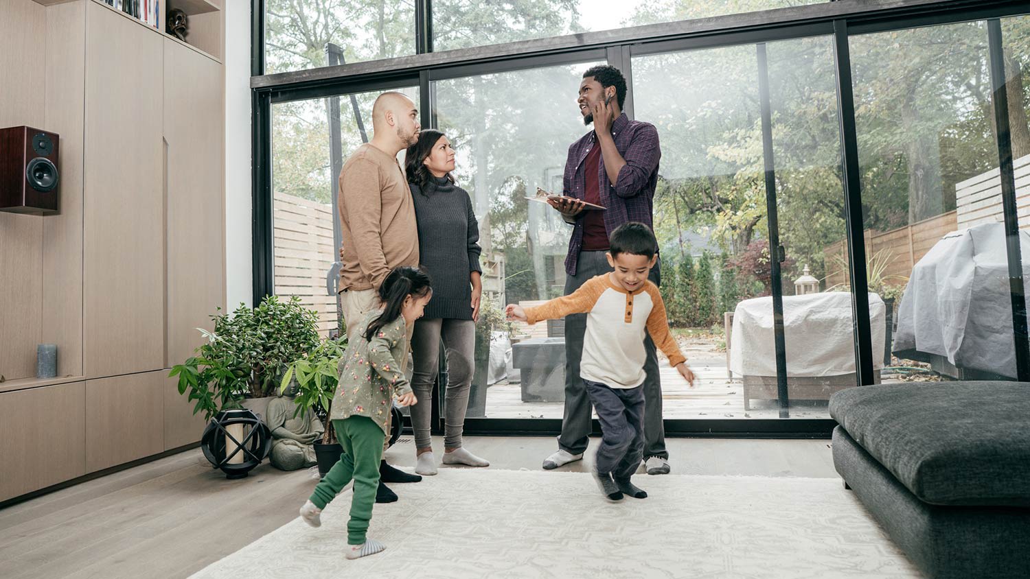 Contractor talks with homeowners