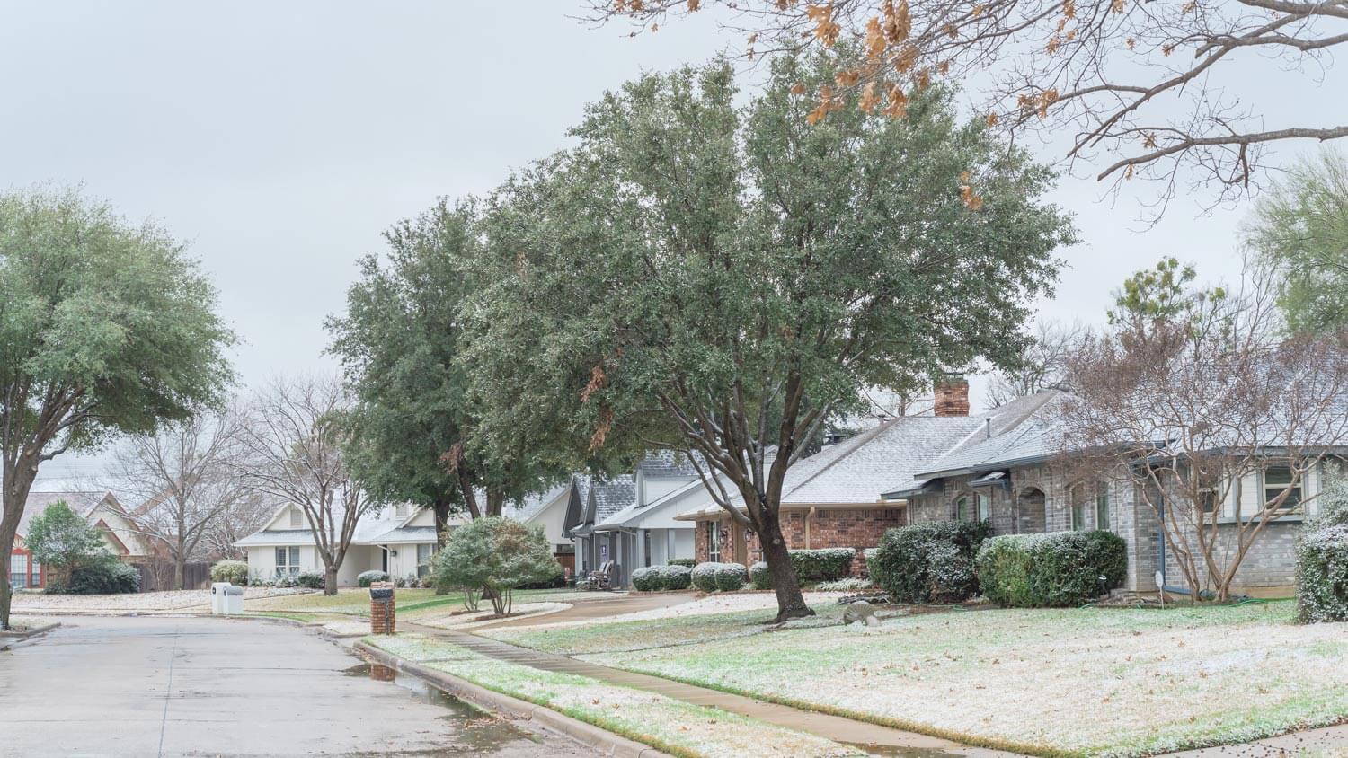 suburban home in the snow