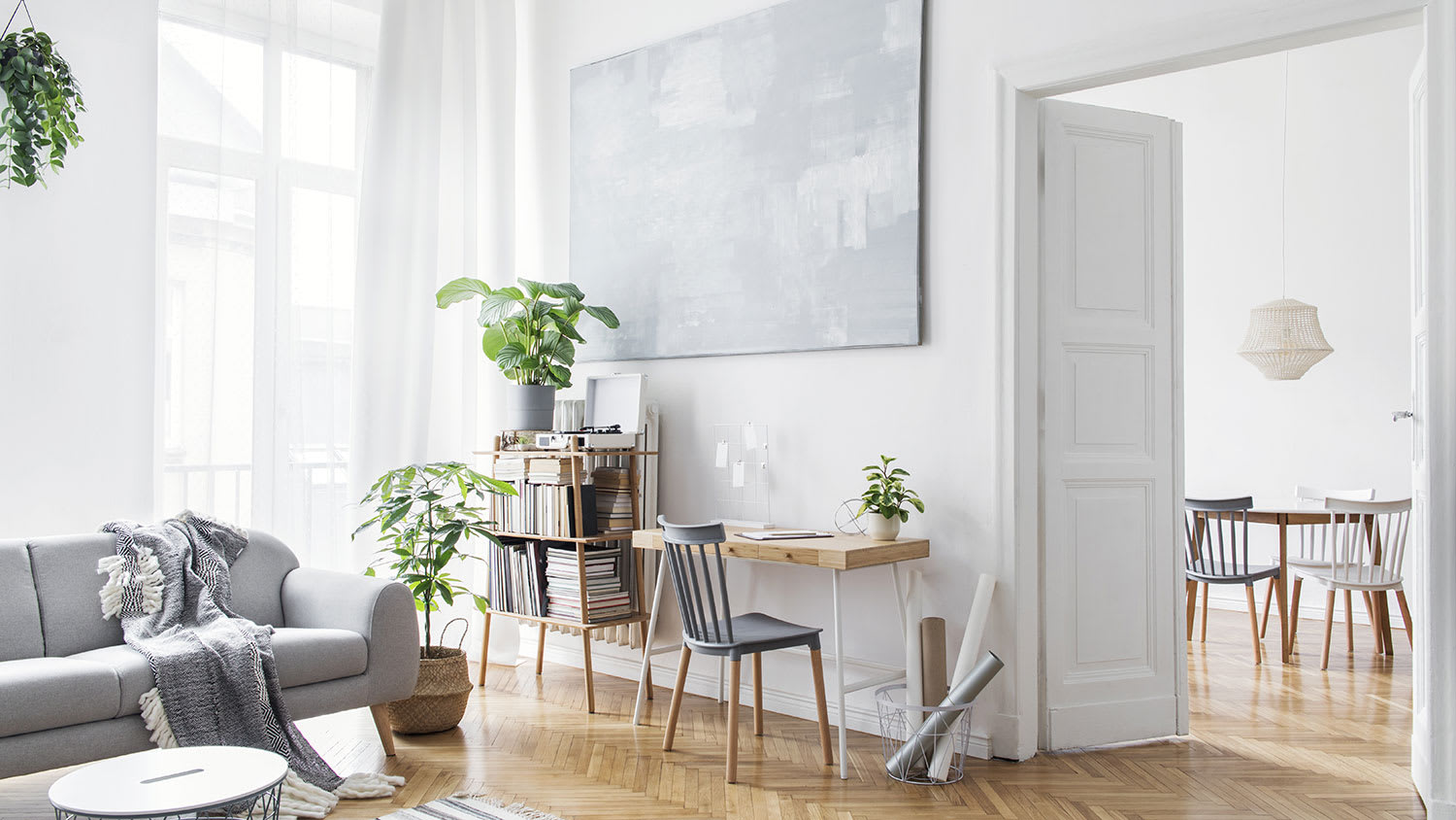 Bright and modern open plan apartment