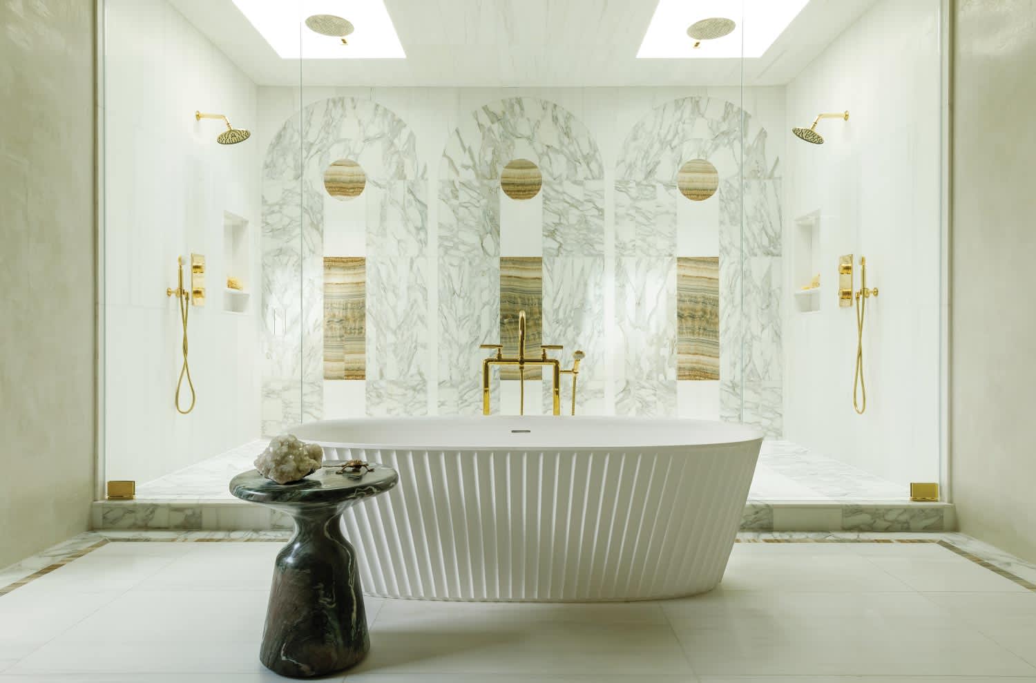 A minimalistic bathroom with a bathtub