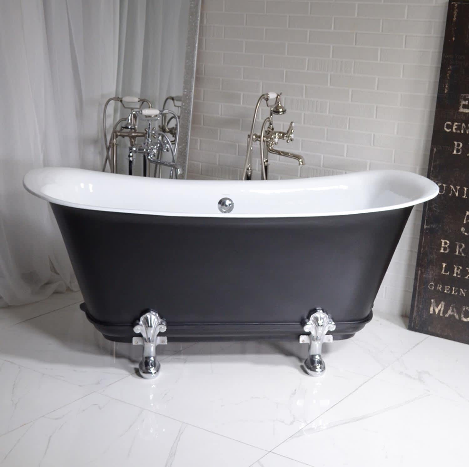 Cast iron chariot clawfoot tub with drain