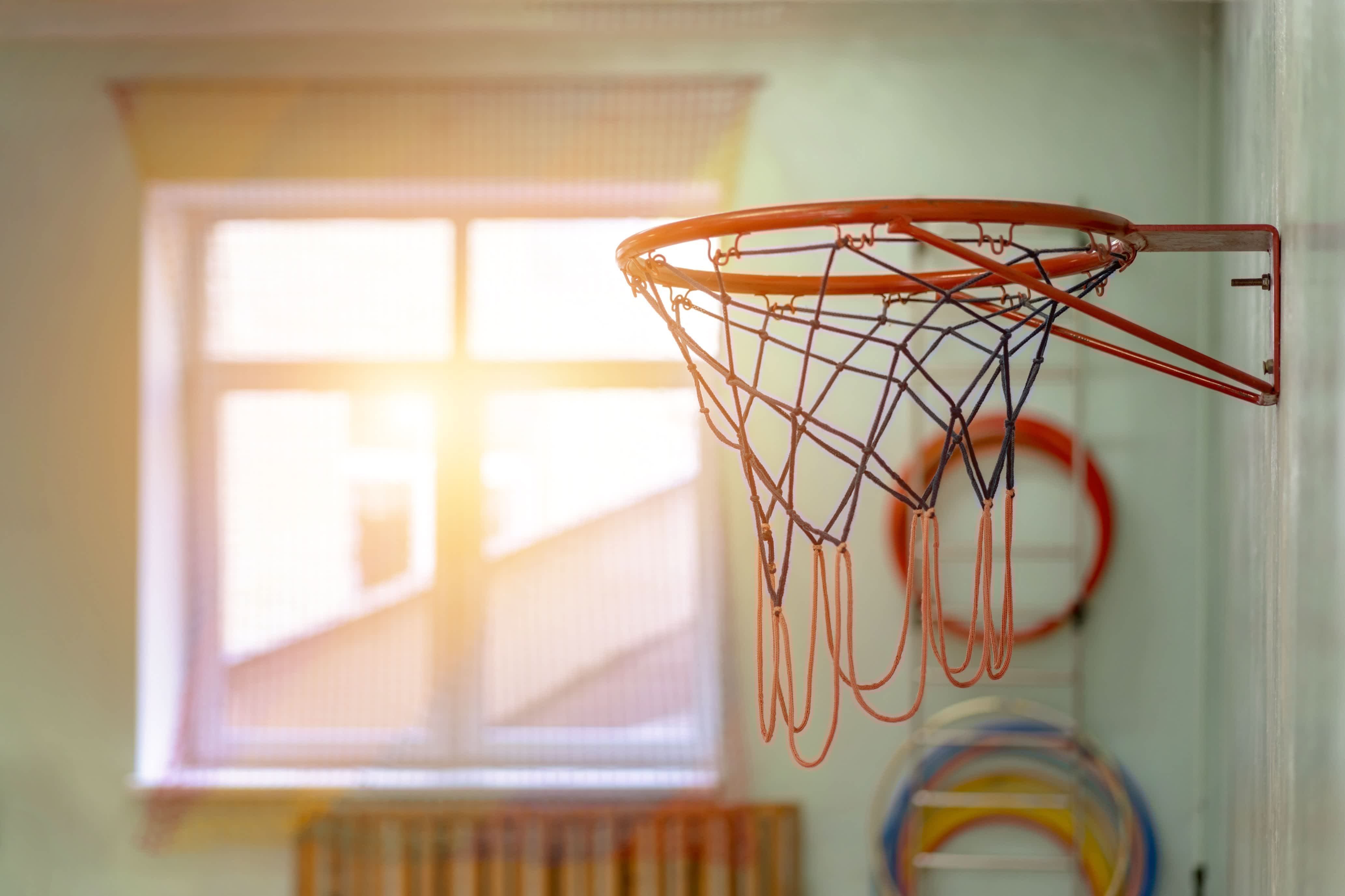 Hanging basketball net