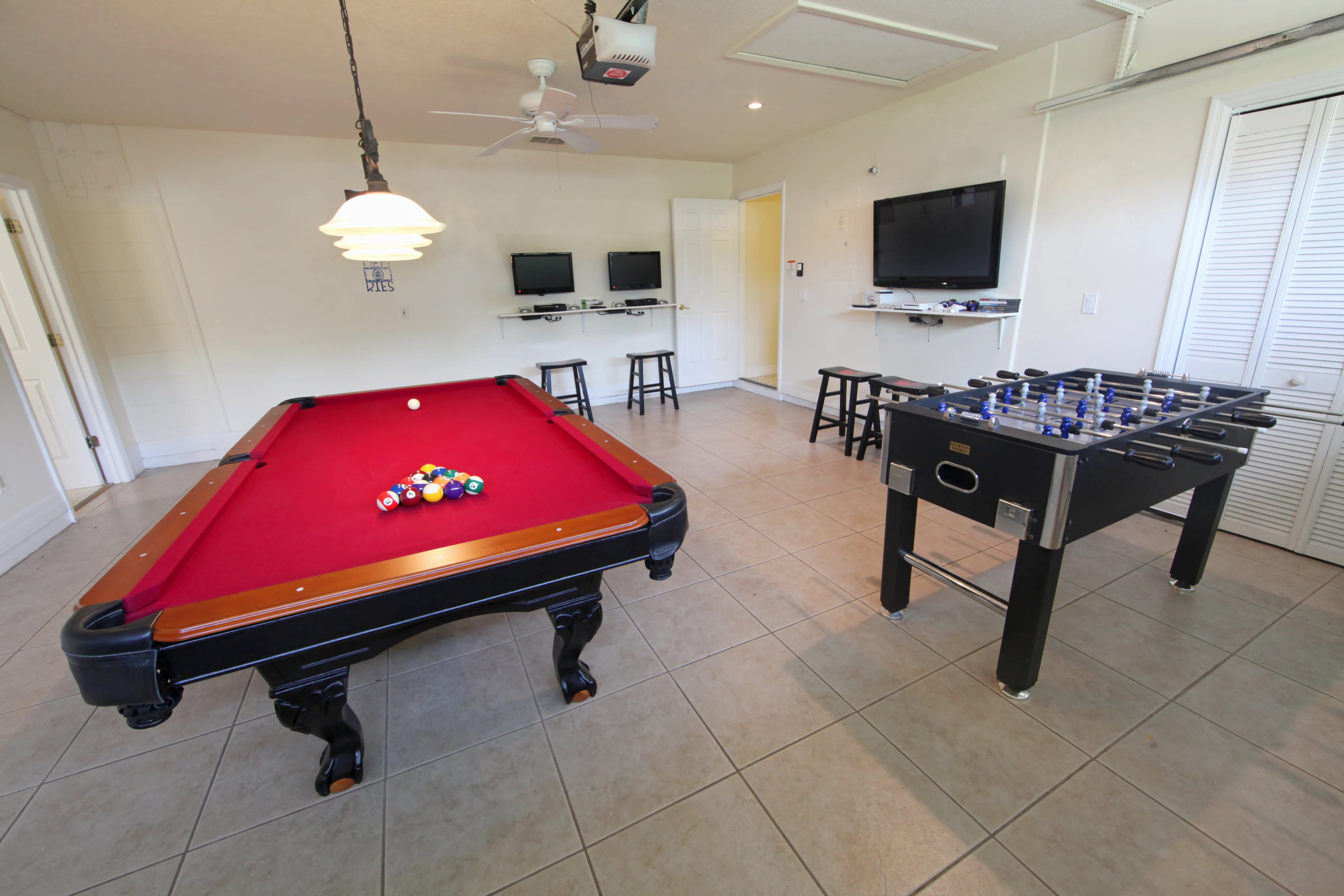 Garage game room