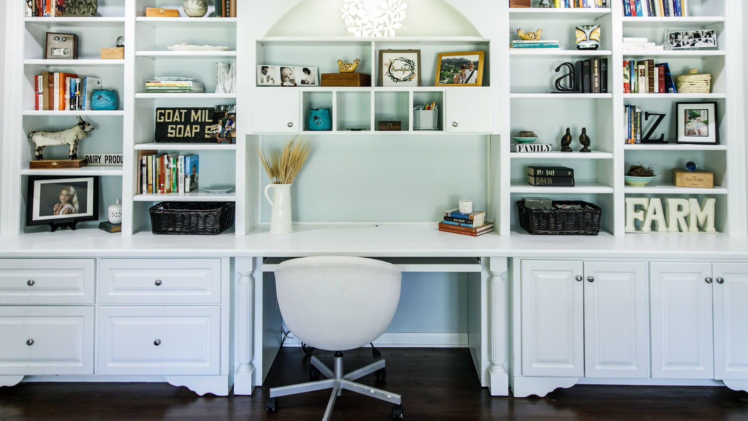 A home office with built-in shelving