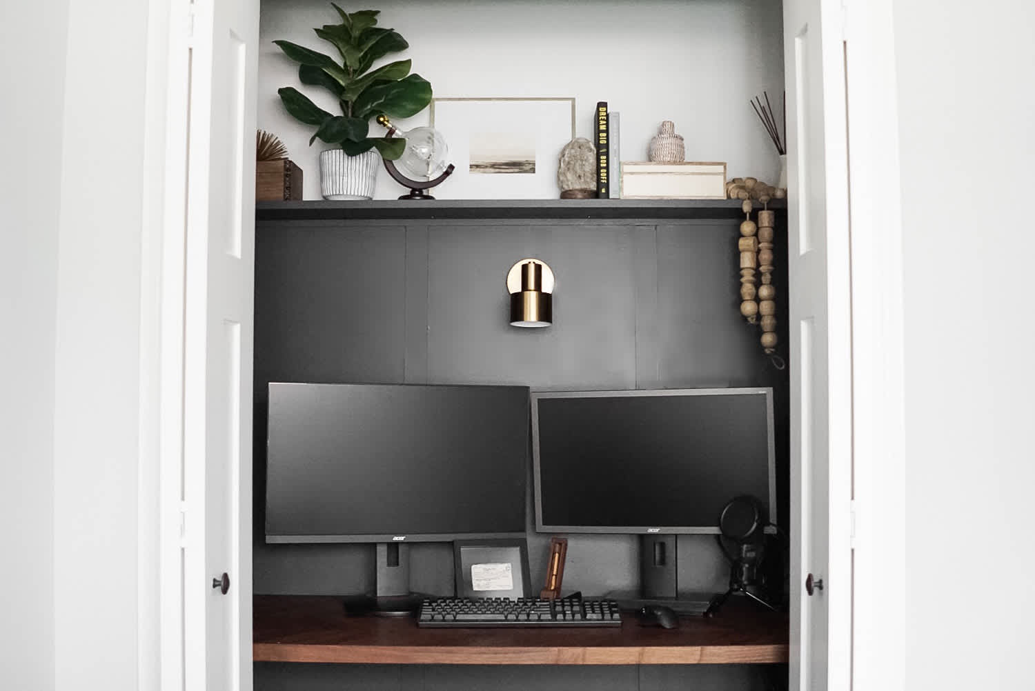 A sleek and sophisticated cloffice